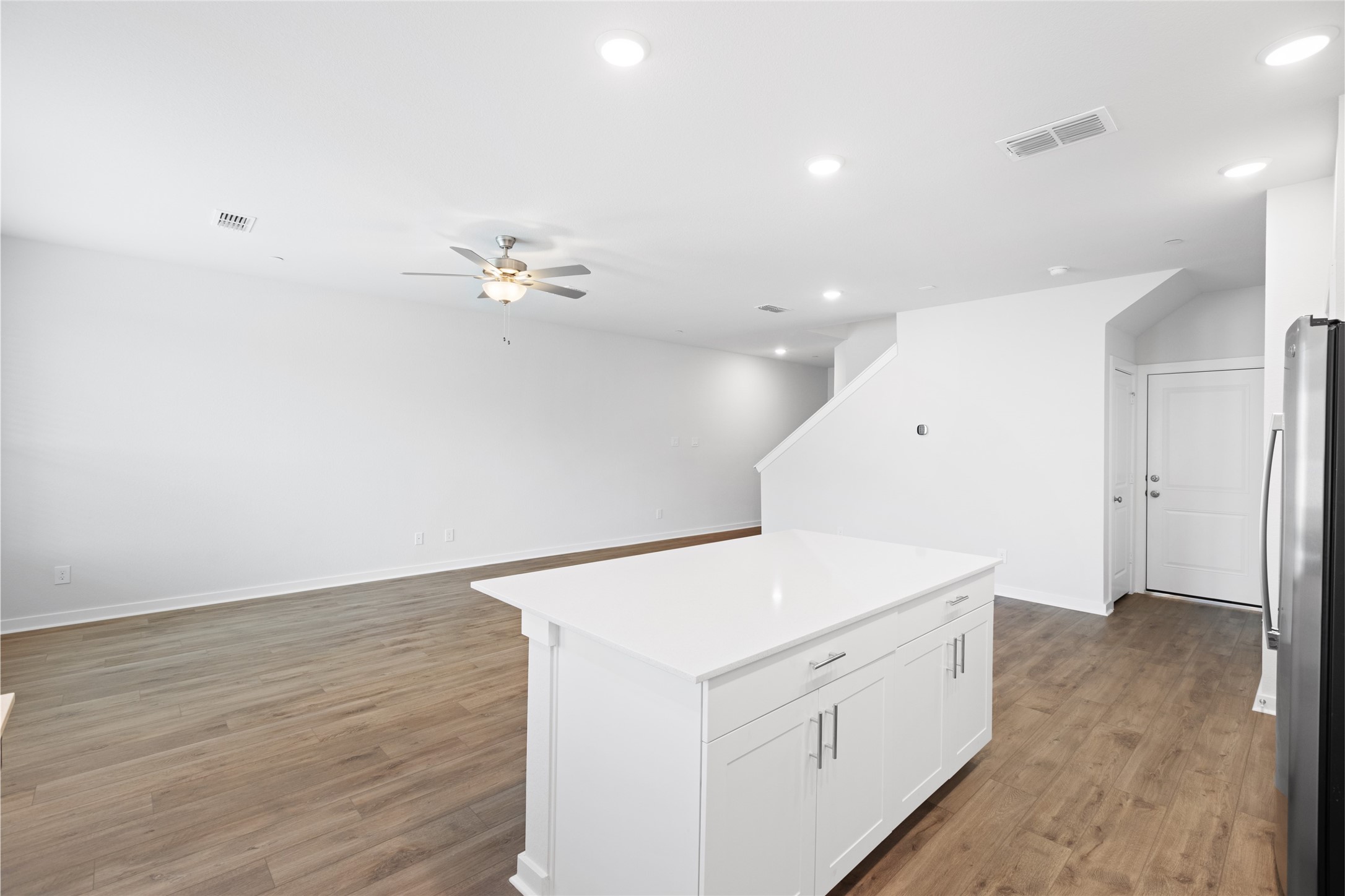 8104 Danson Lane Property Photo 6