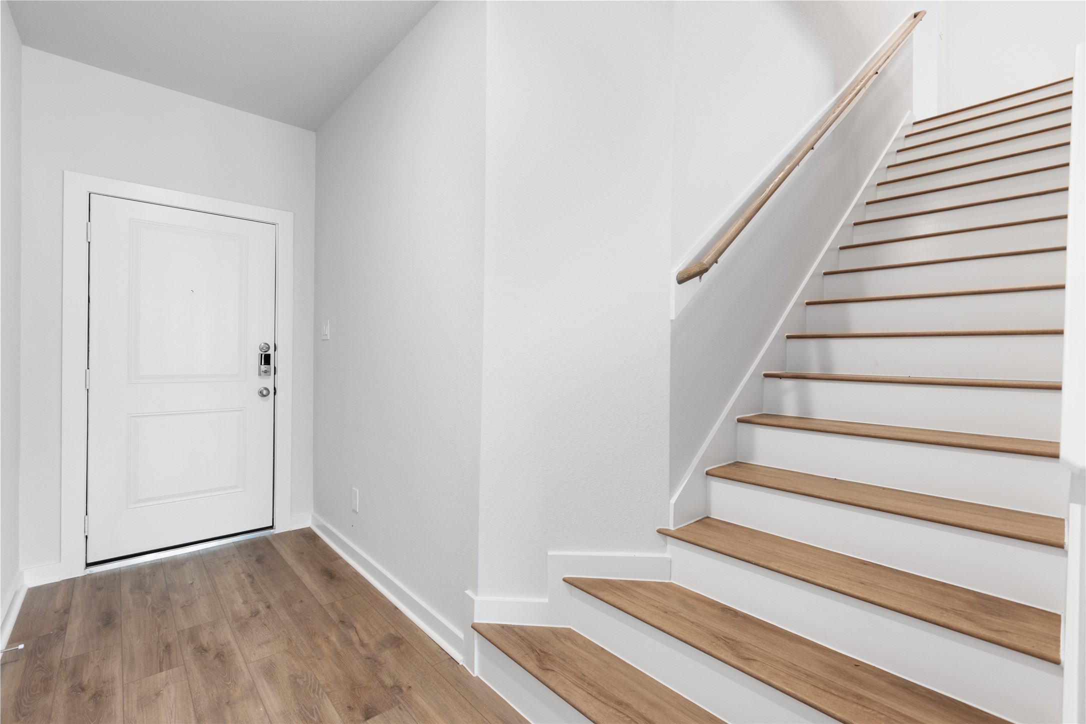 8104 Danson Lane Property Photo 13