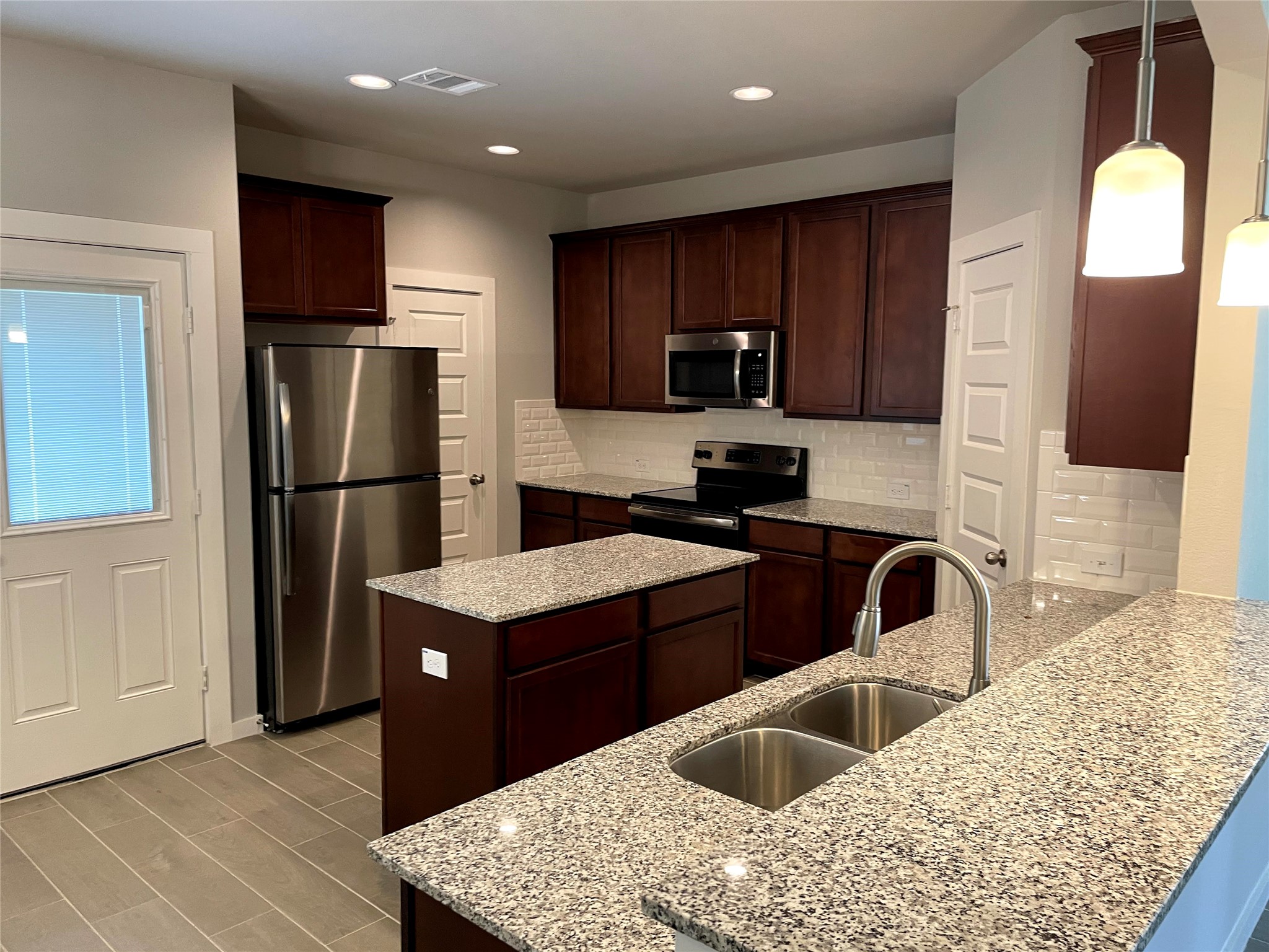 101 Wickersham B Property Photo 6