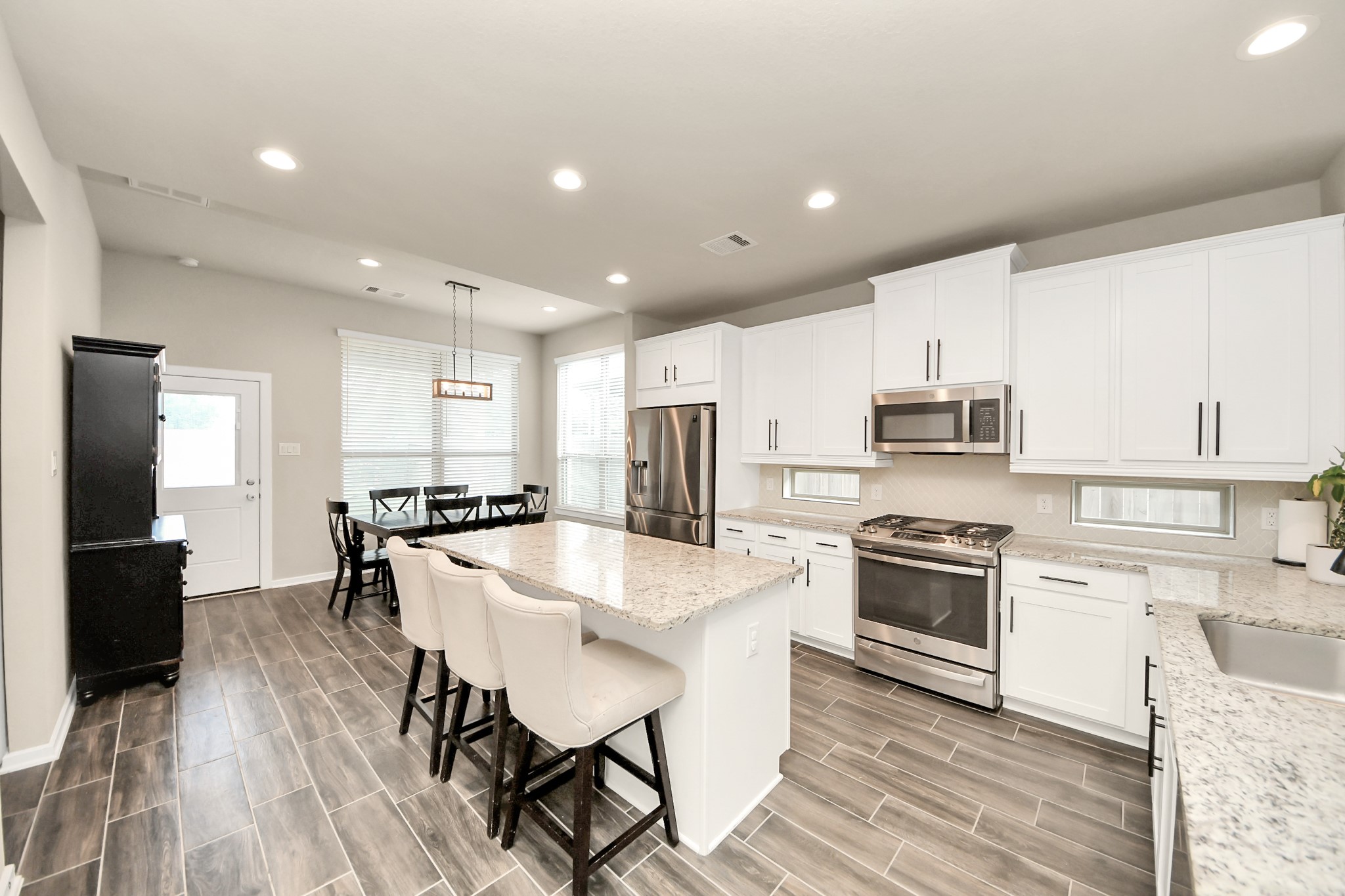 7010 Coneflower Creek Court Property Photo 4