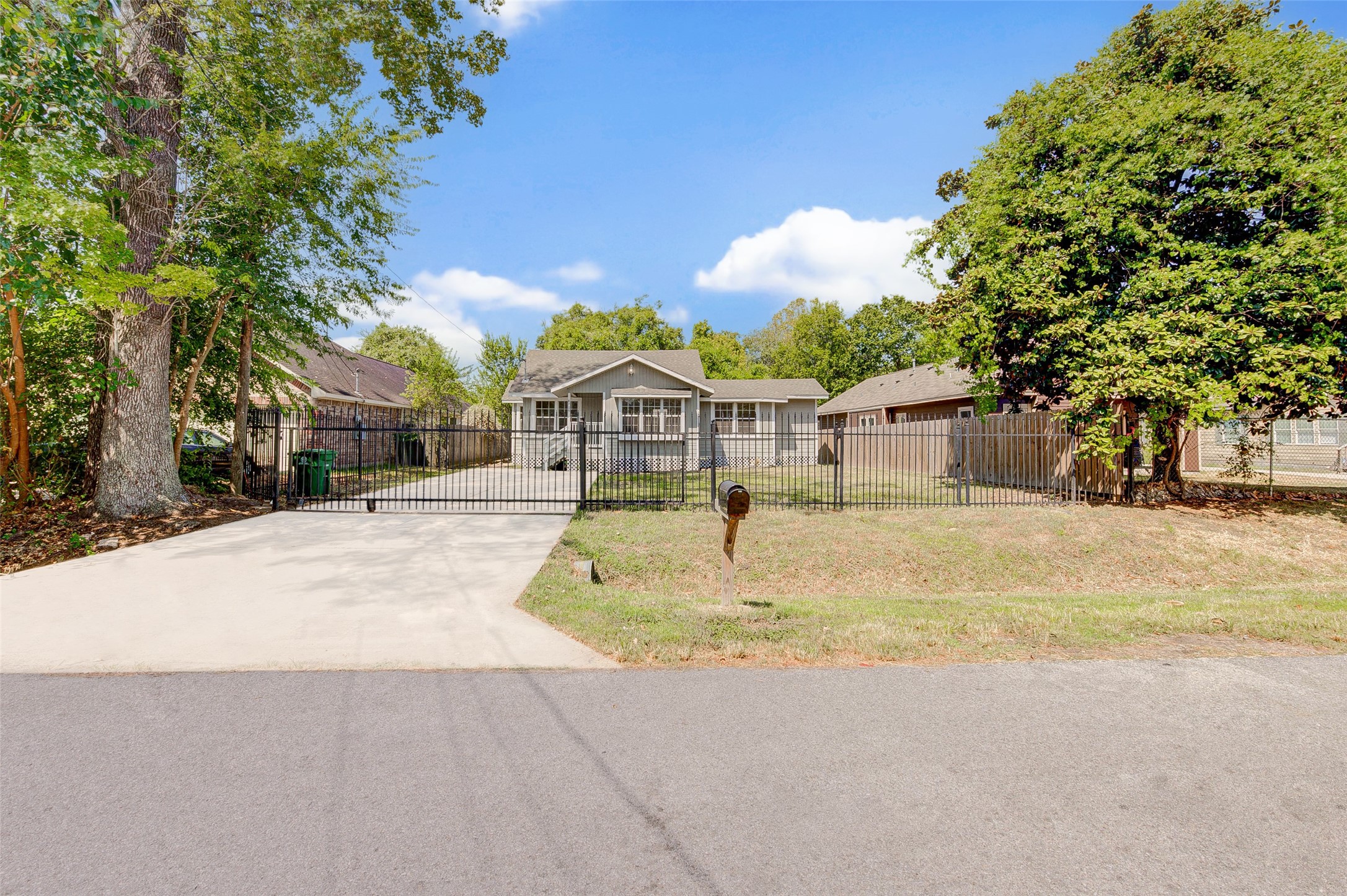 8709 Knox Street A Property Photo 4