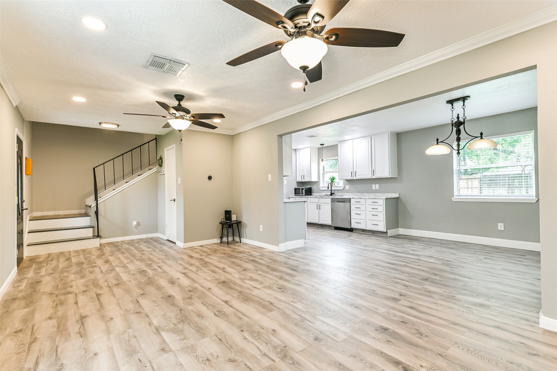 207 Woodvale Drive Property Photo 1