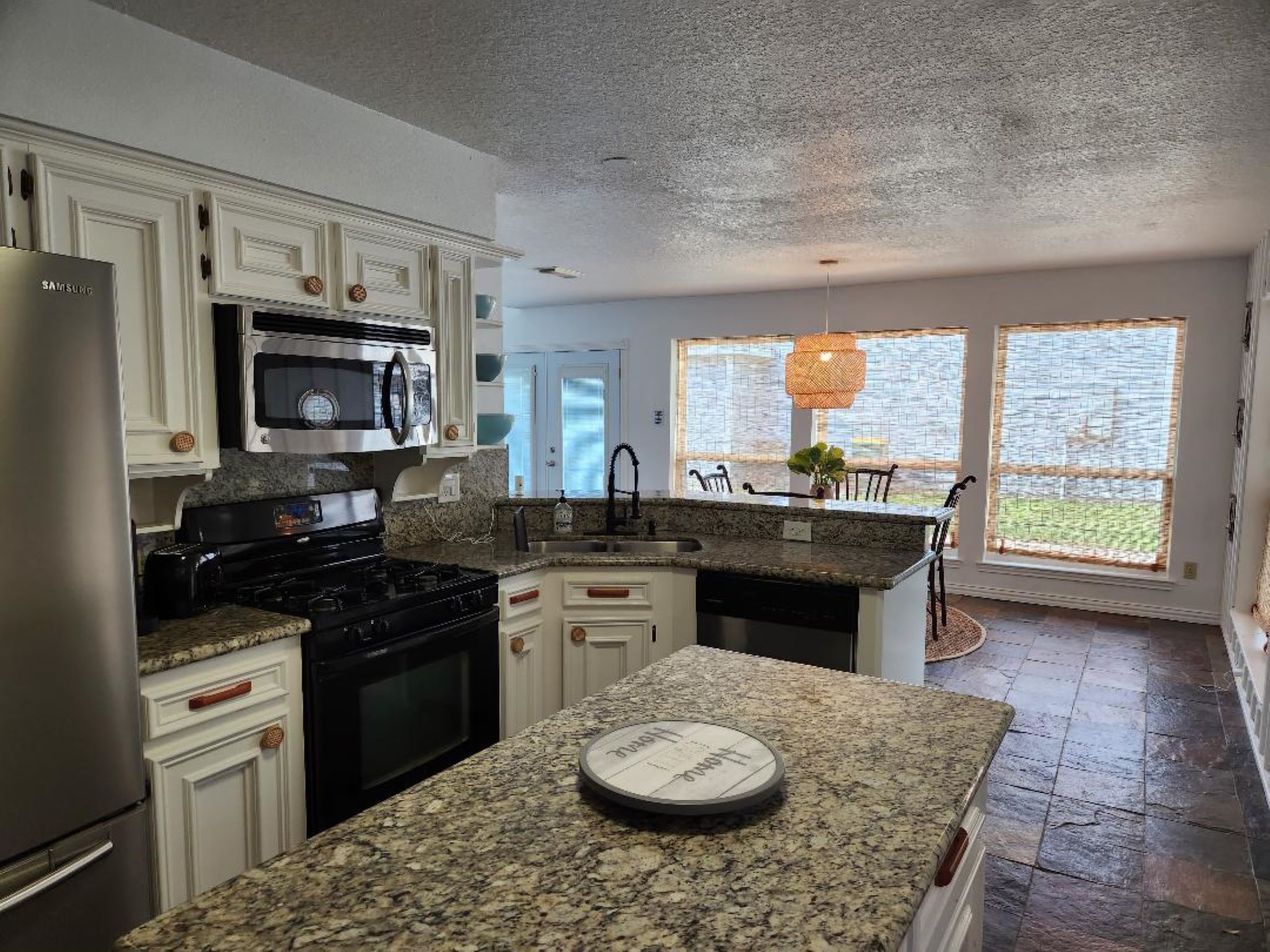 6922 Gentle Breeze Drive Property Photo 9