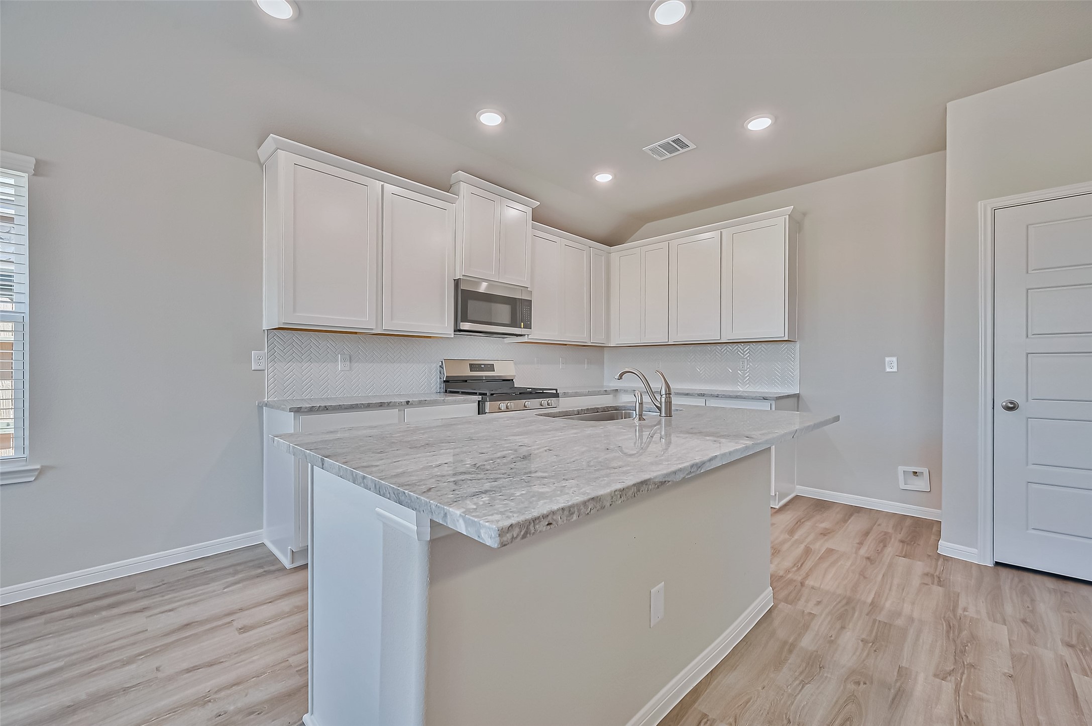 22006 Oia Island Drive Property Photo 6