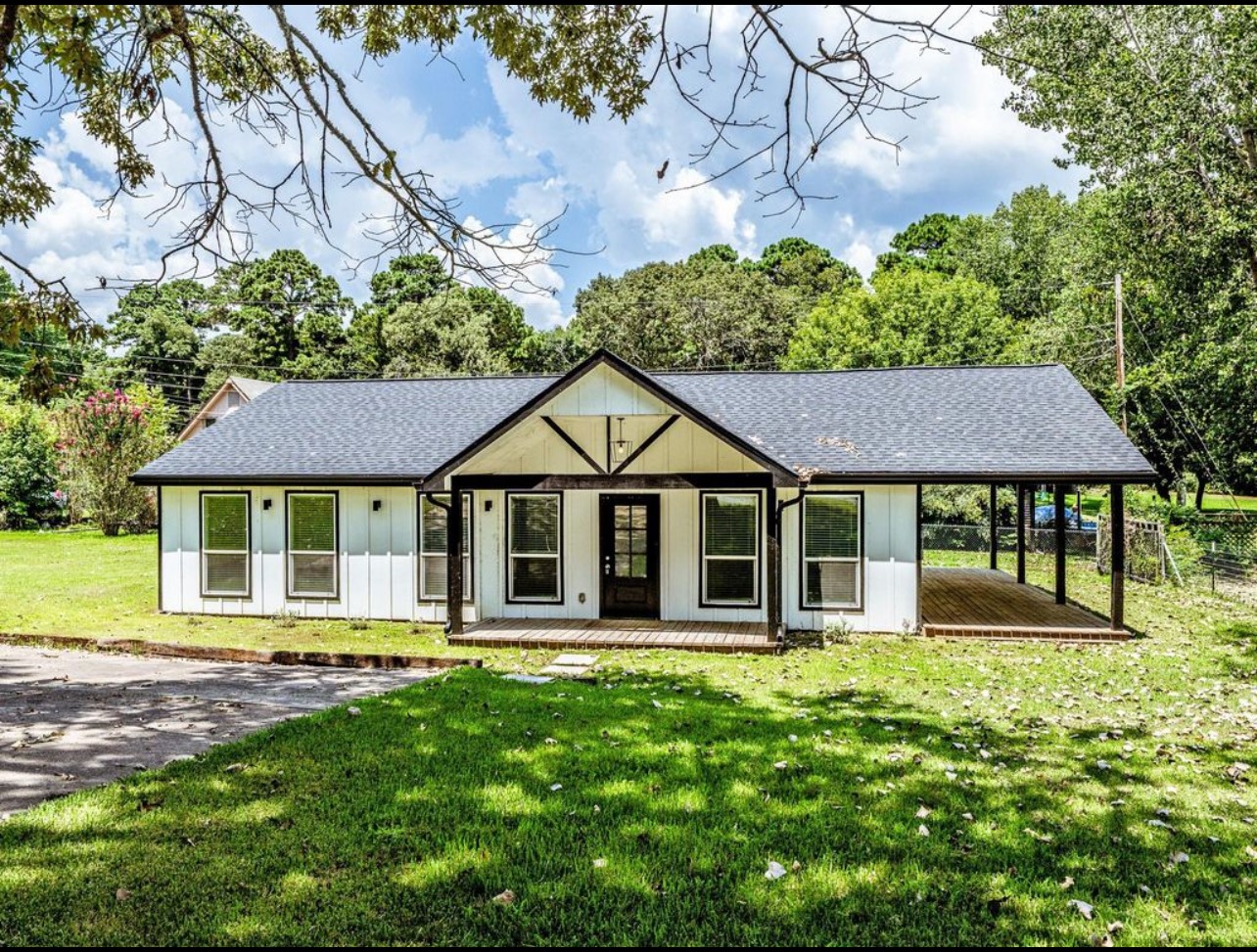 161 Lakeway Circle Property Photo 1
