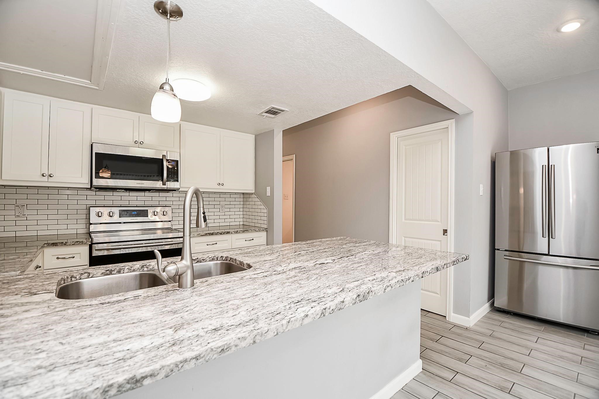 820 Threadneedle Street 253 Property Photo 2