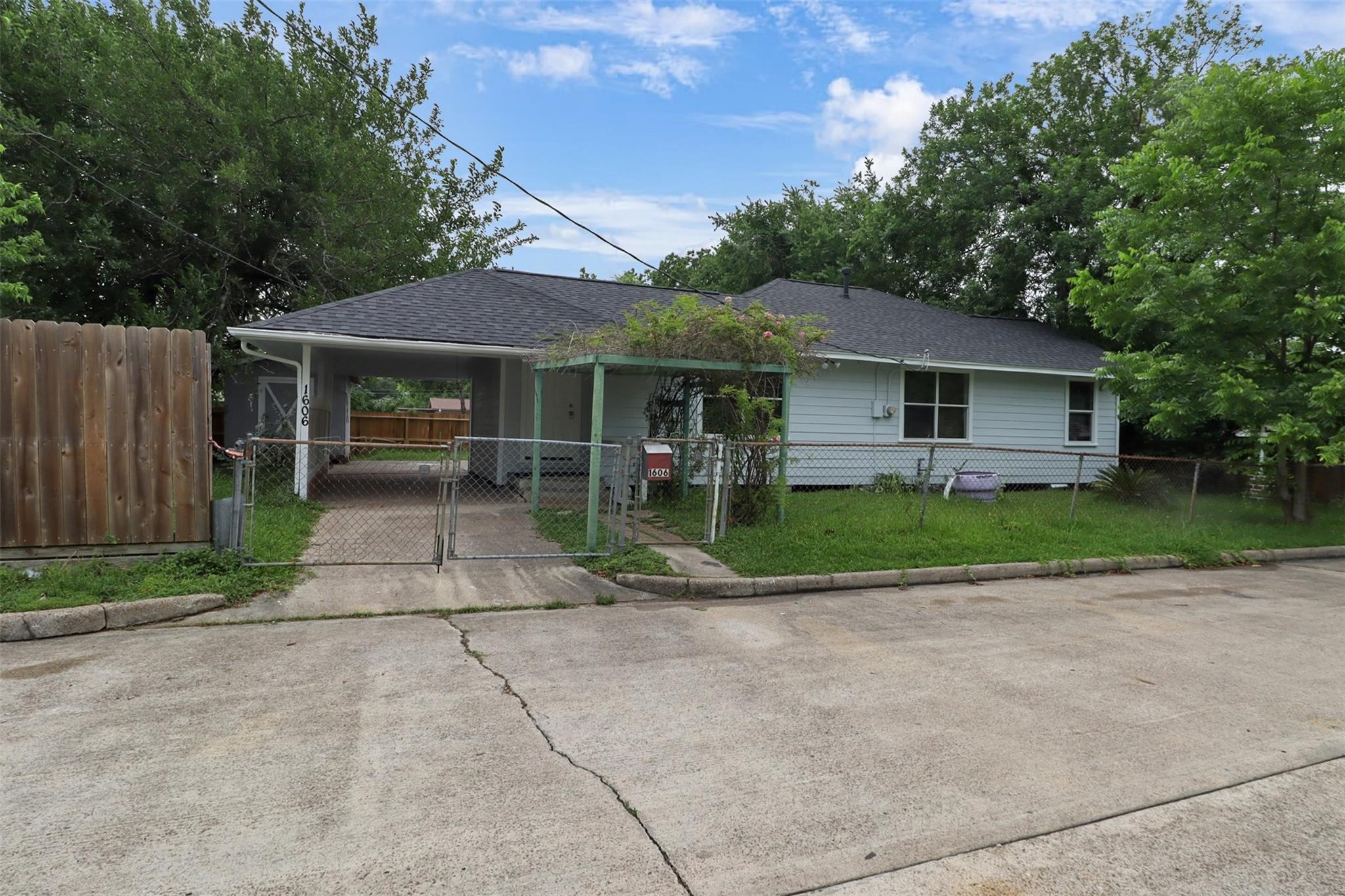 1606 W Humble Street Property Photo 1