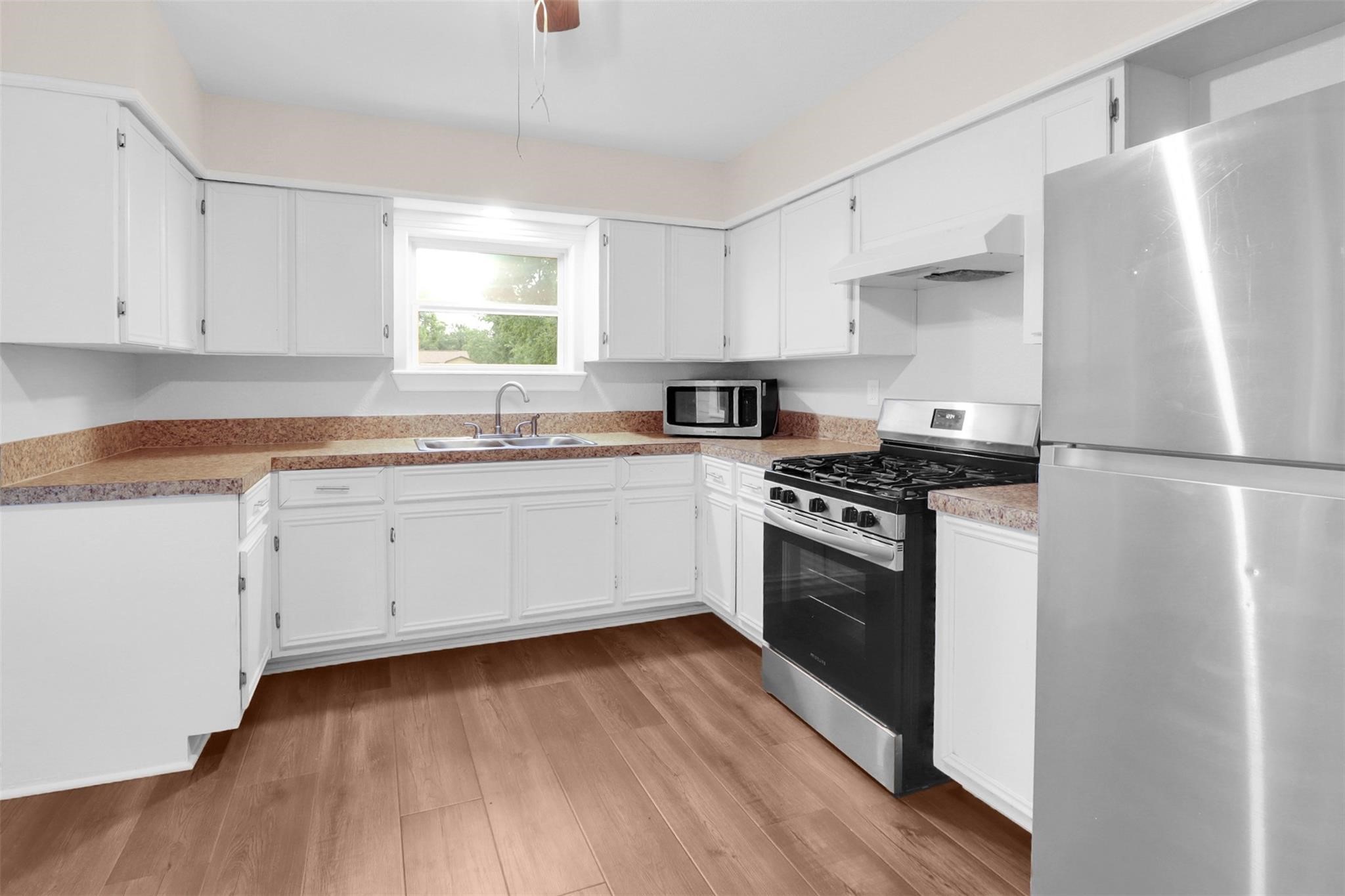 1606 W Humble Street Property Photo 2