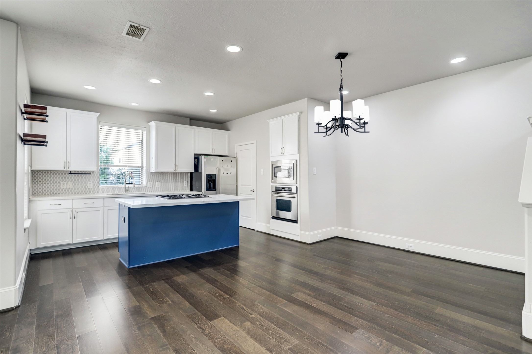 1224 Delano Street Property Photo 6