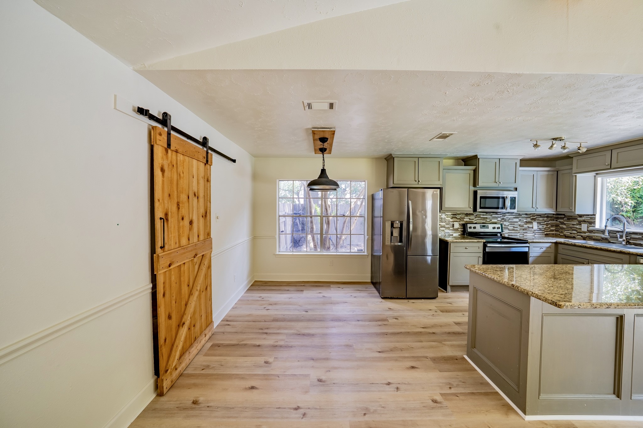 2338 Cades Cove Drive Property Photo 8