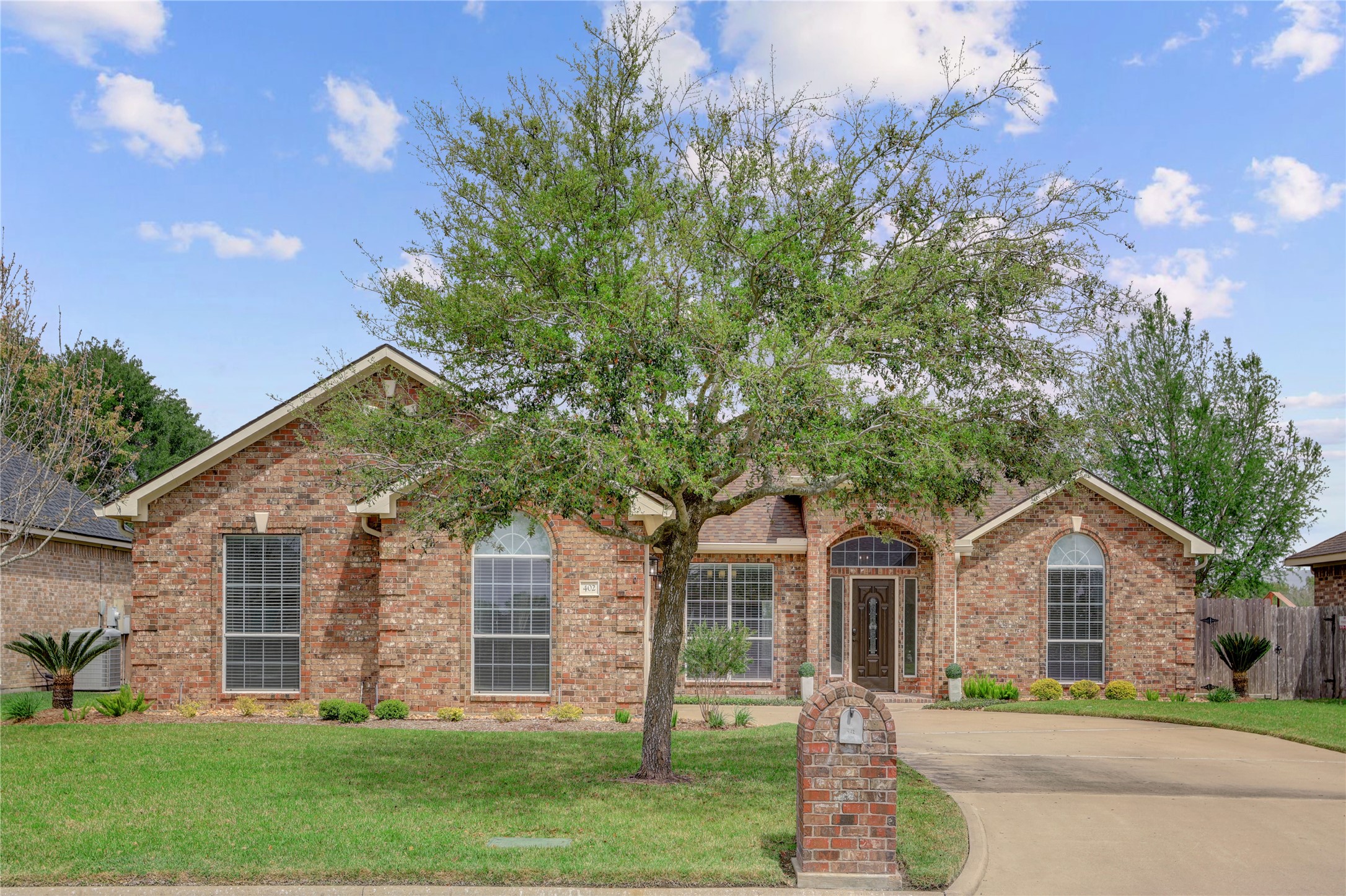 402 Sam Houston Drive Property Photo 1