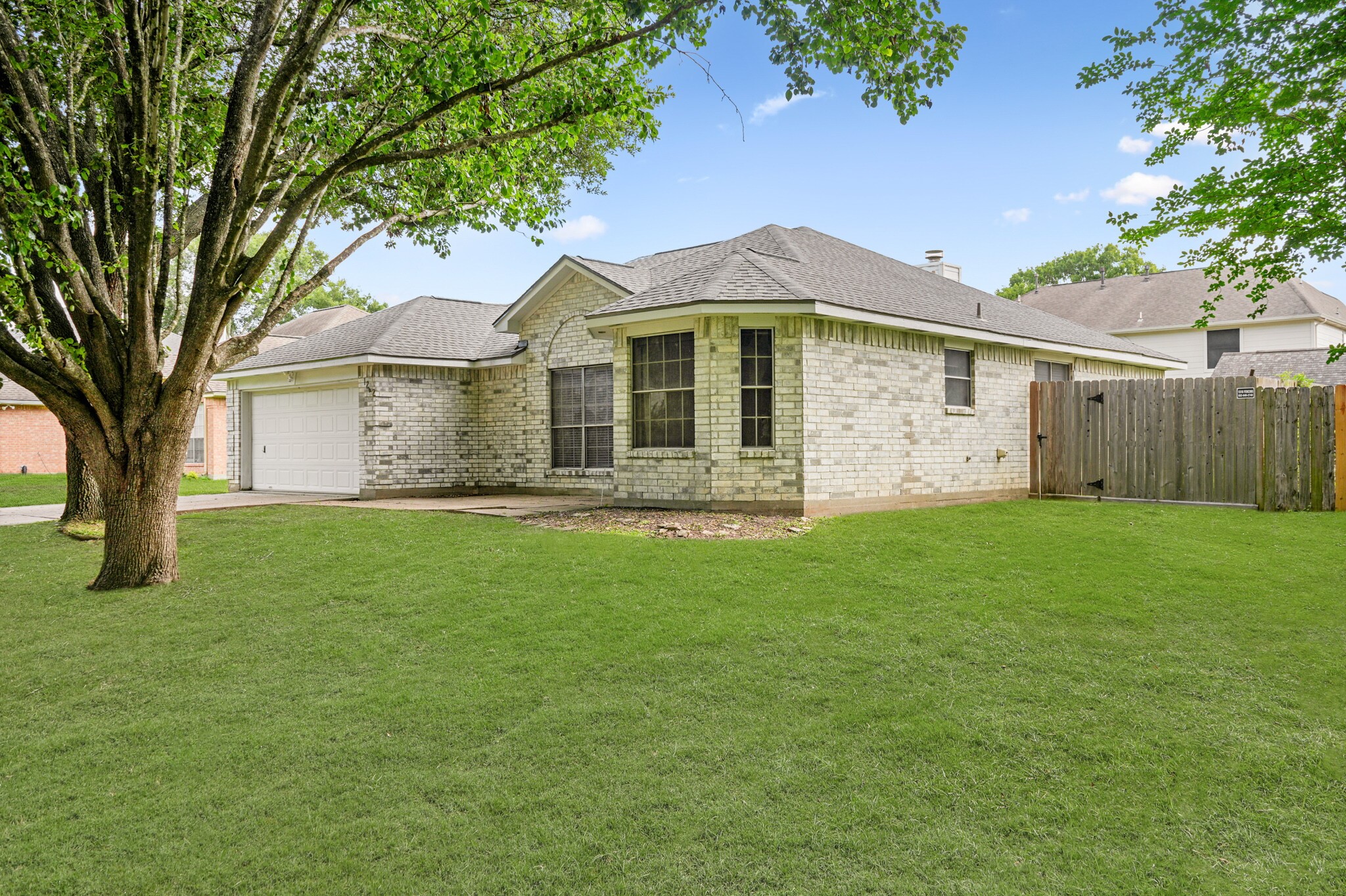 1242 Hunter Wood Drive Property Photo 2