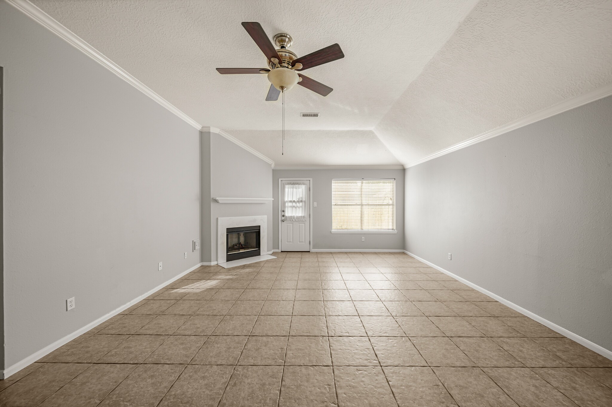 1242 Hunter Wood Drive Property Photo 5