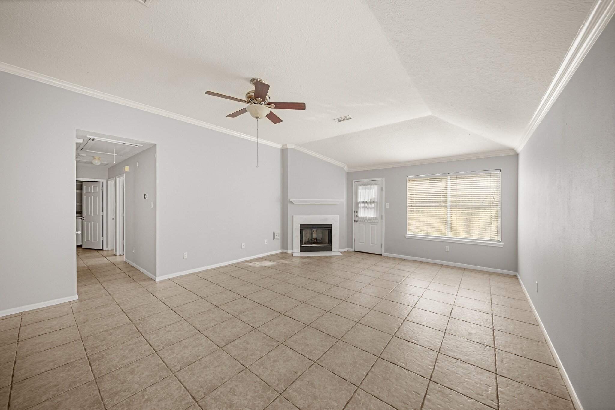 1242 Hunter Wood Drive Property Photo 6