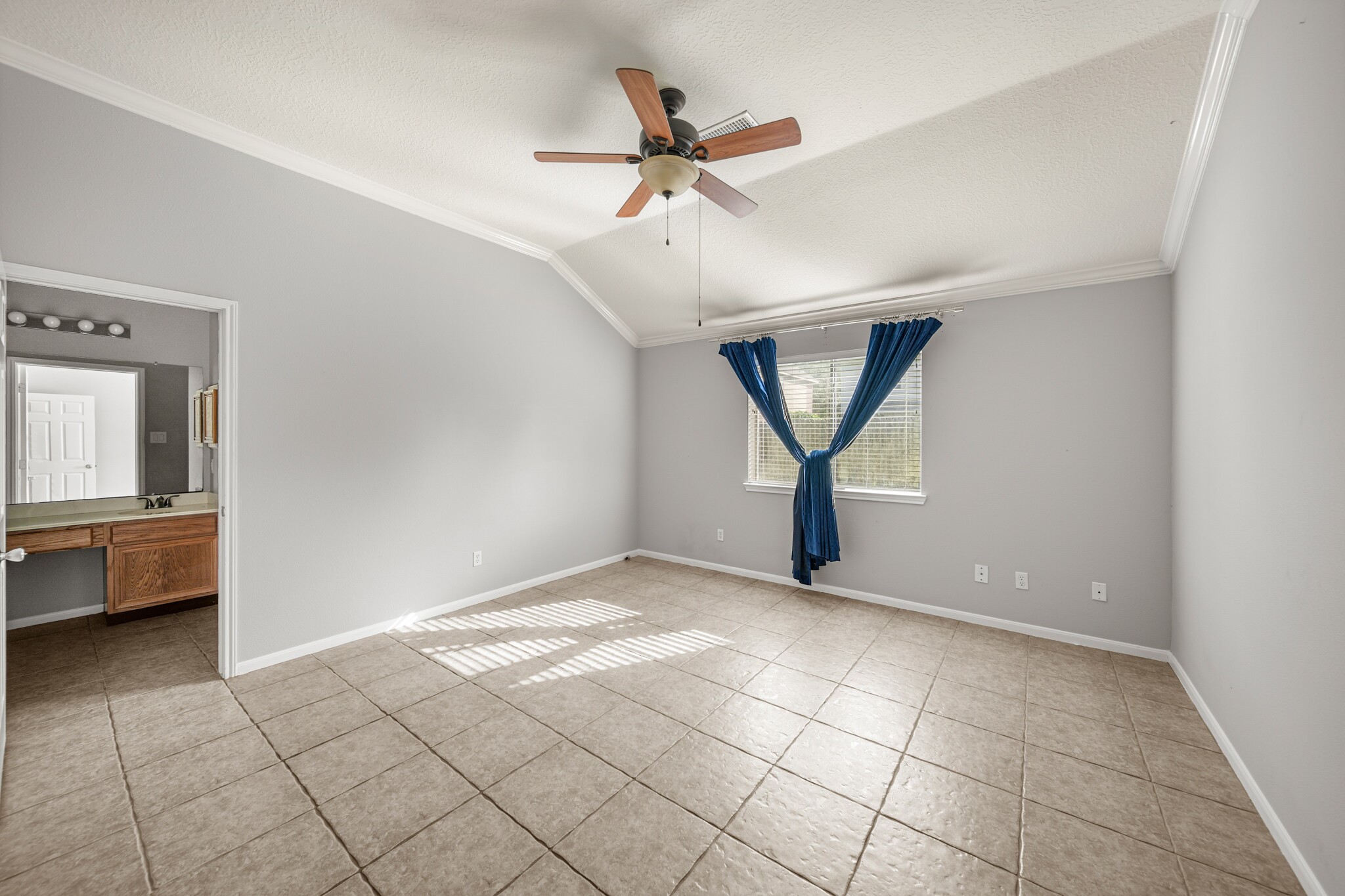 1242 Hunter Wood Drive Property Photo 13