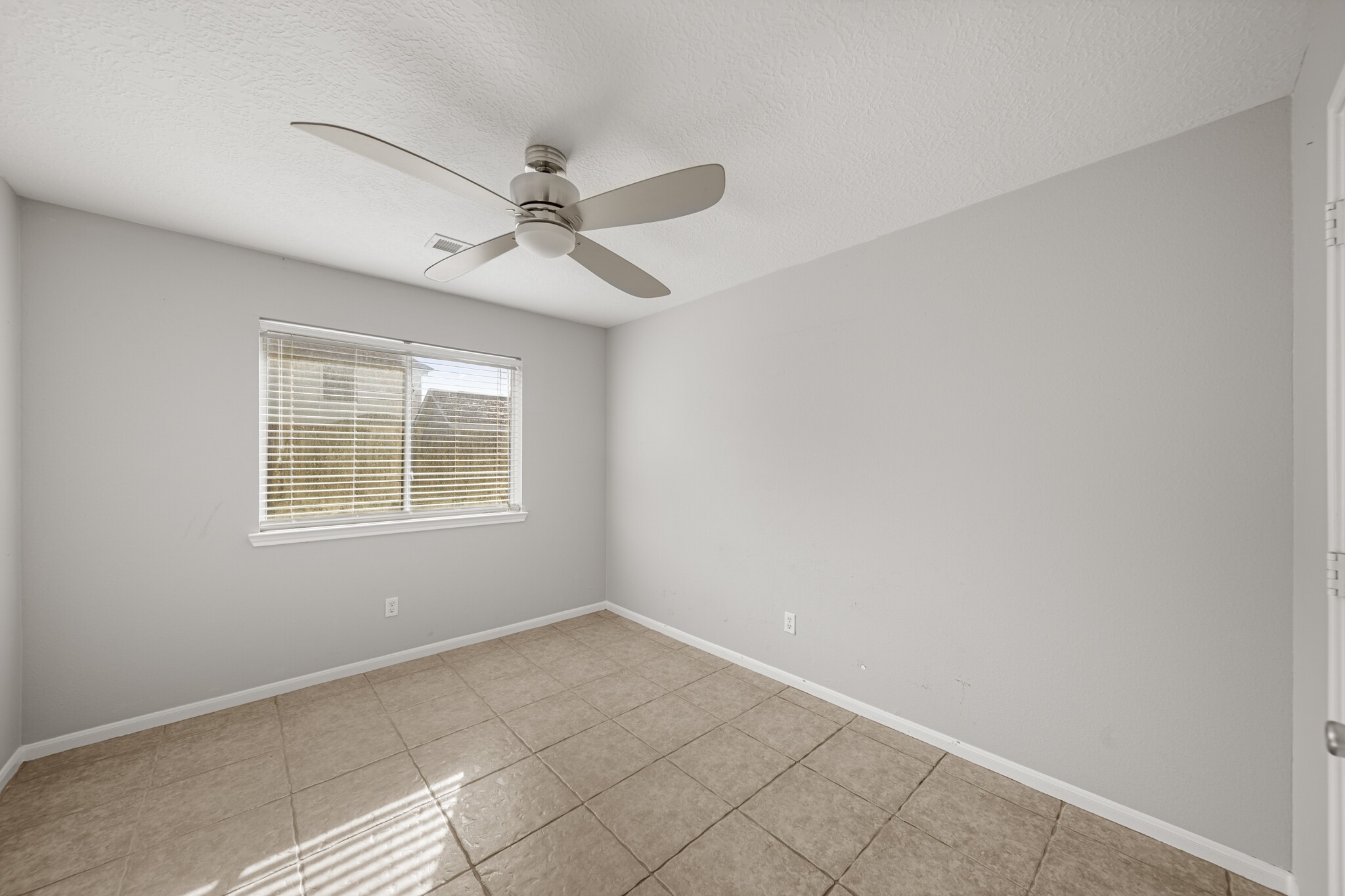 1242 Hunter Wood Drive Property Photo 14