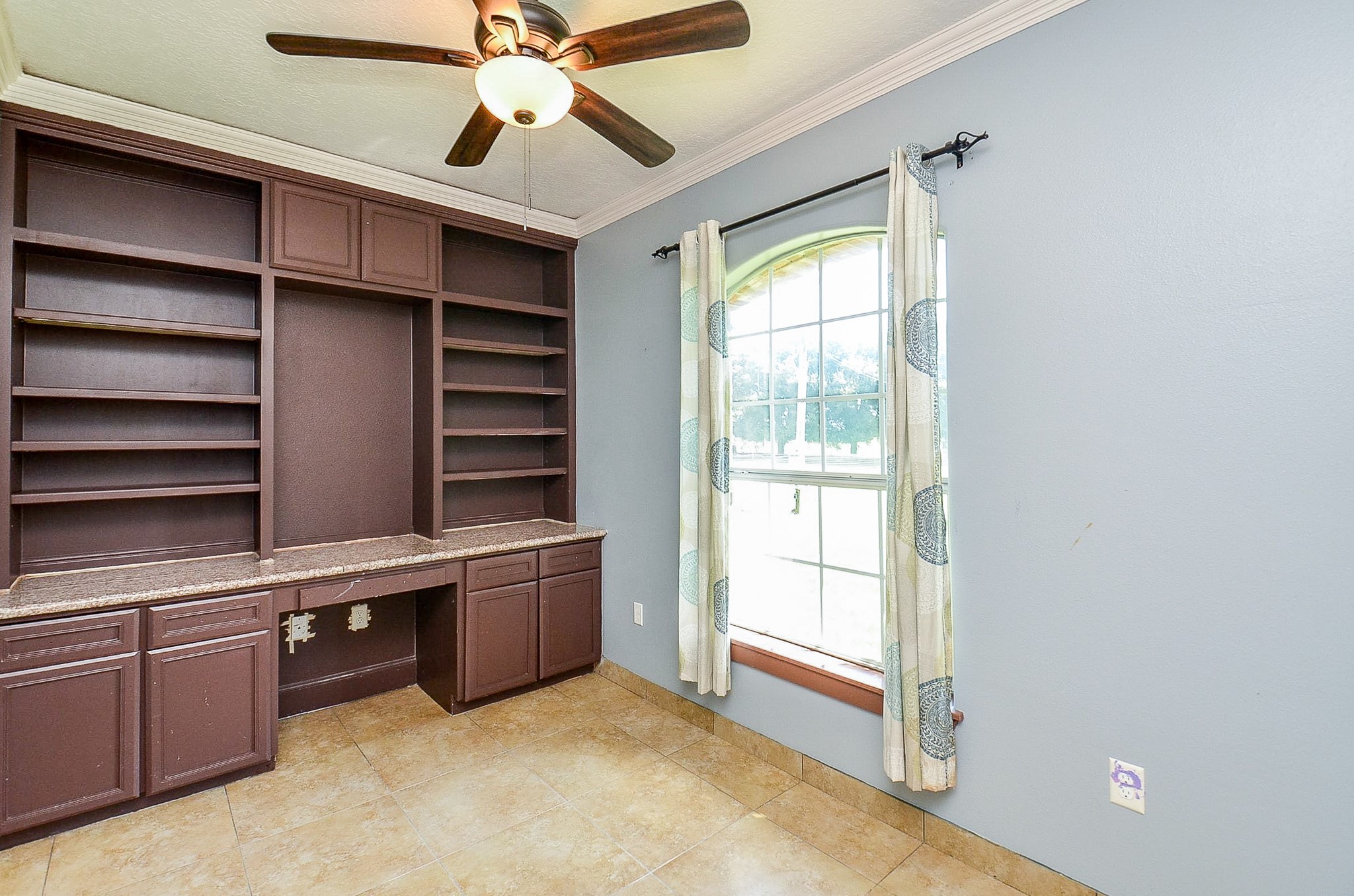 5575 Bollinger Rd Property Photo 7
