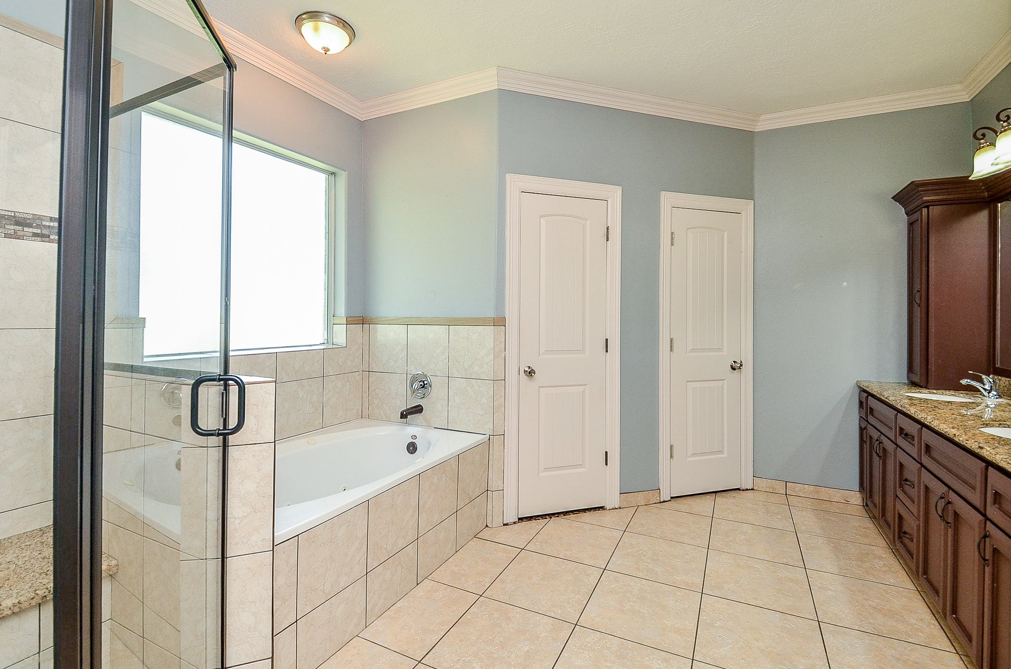 5575 Bollinger Rd Property Photo 16