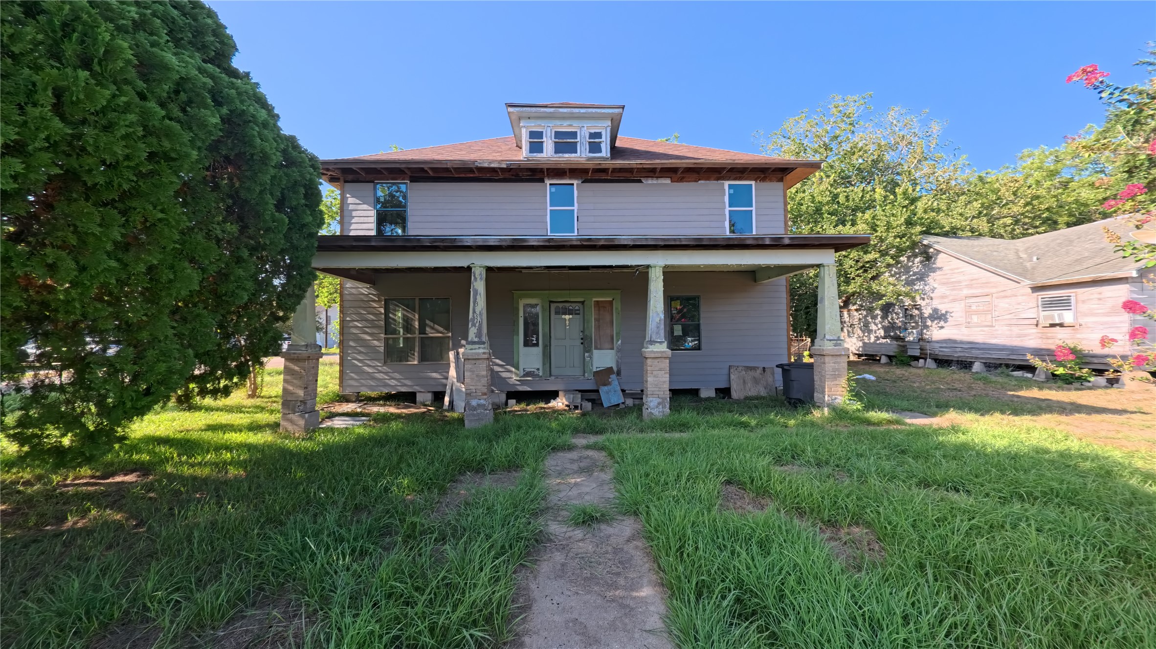 1303 5th Street Property Photo 1