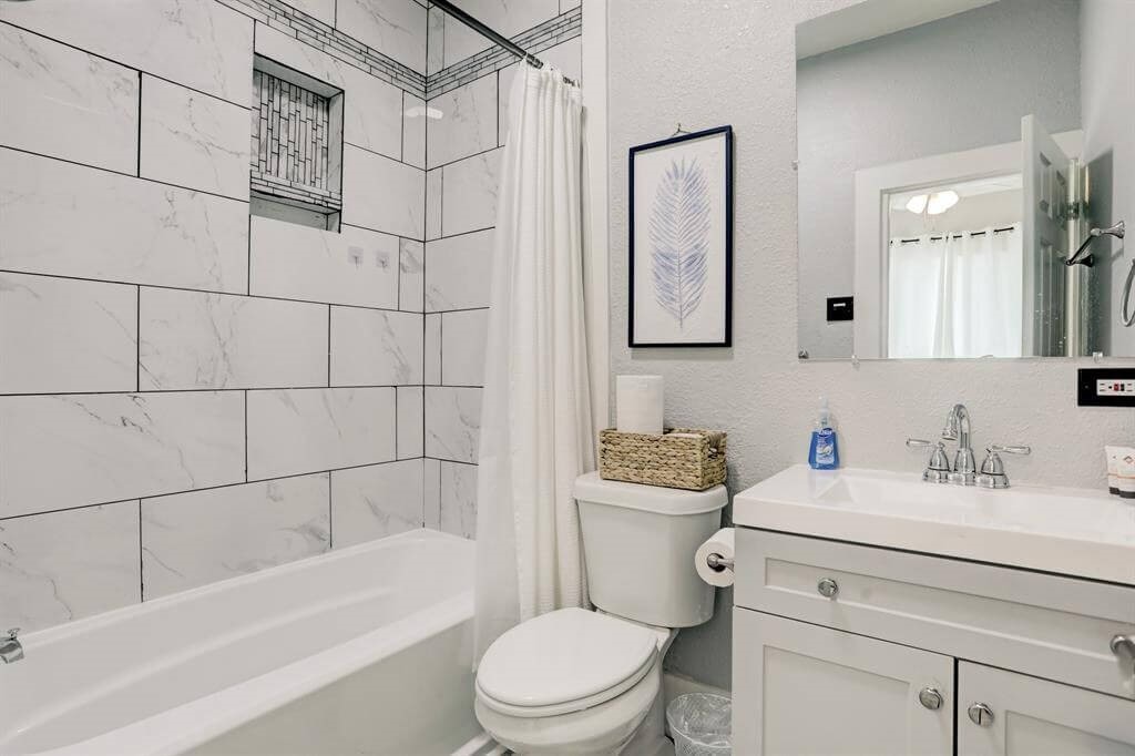 4017 Avenue M Up Up Property Photo 7