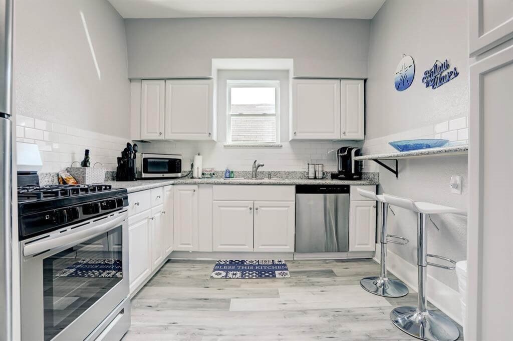4017 Avenue M Up Up Property Photo 12