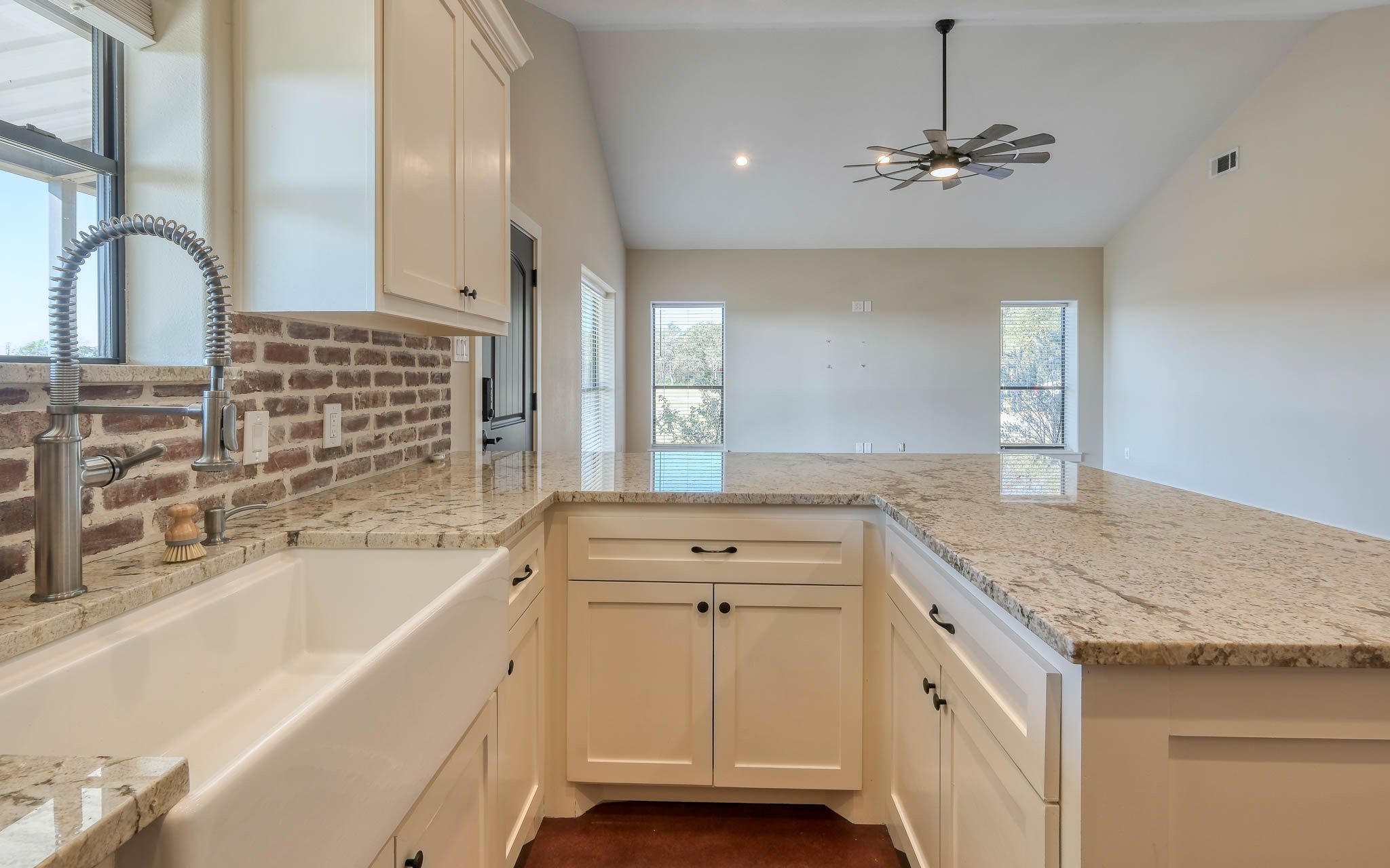 40934 Thomas Lane Property Photo 16