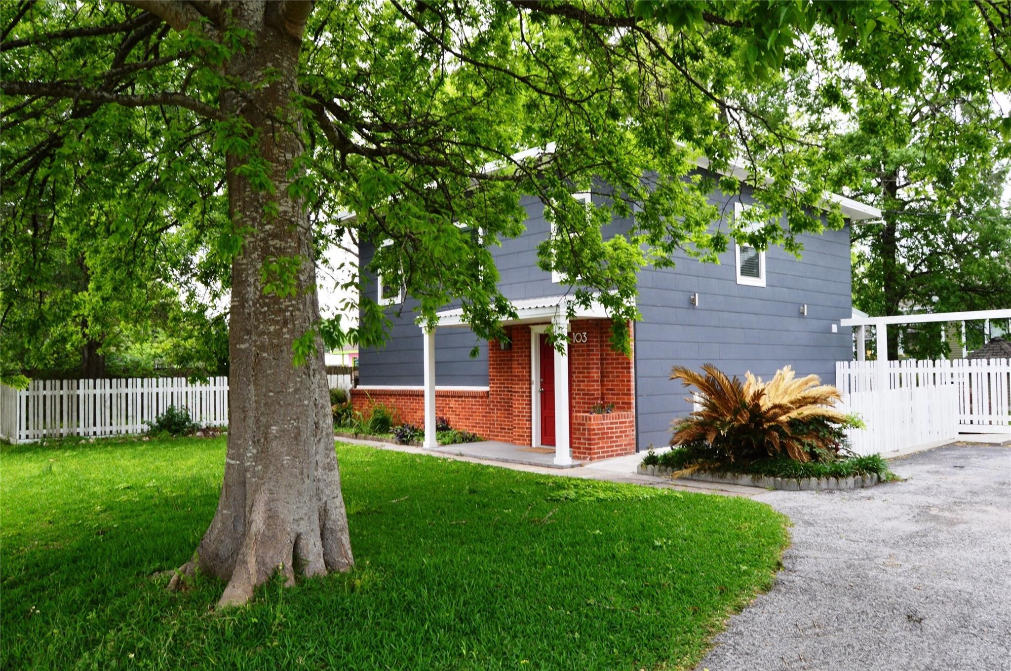 103 Elizabeth Street Property Photo 2