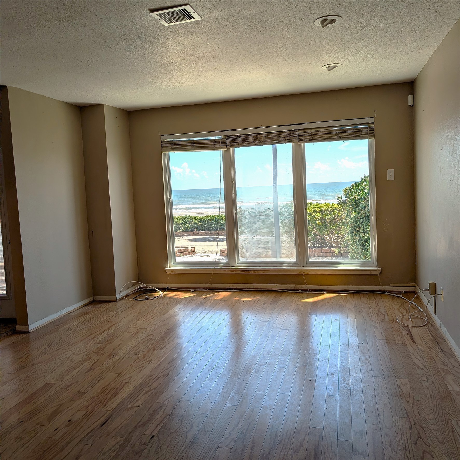 8402 Seawall Boulevard 4 Property Photo 5