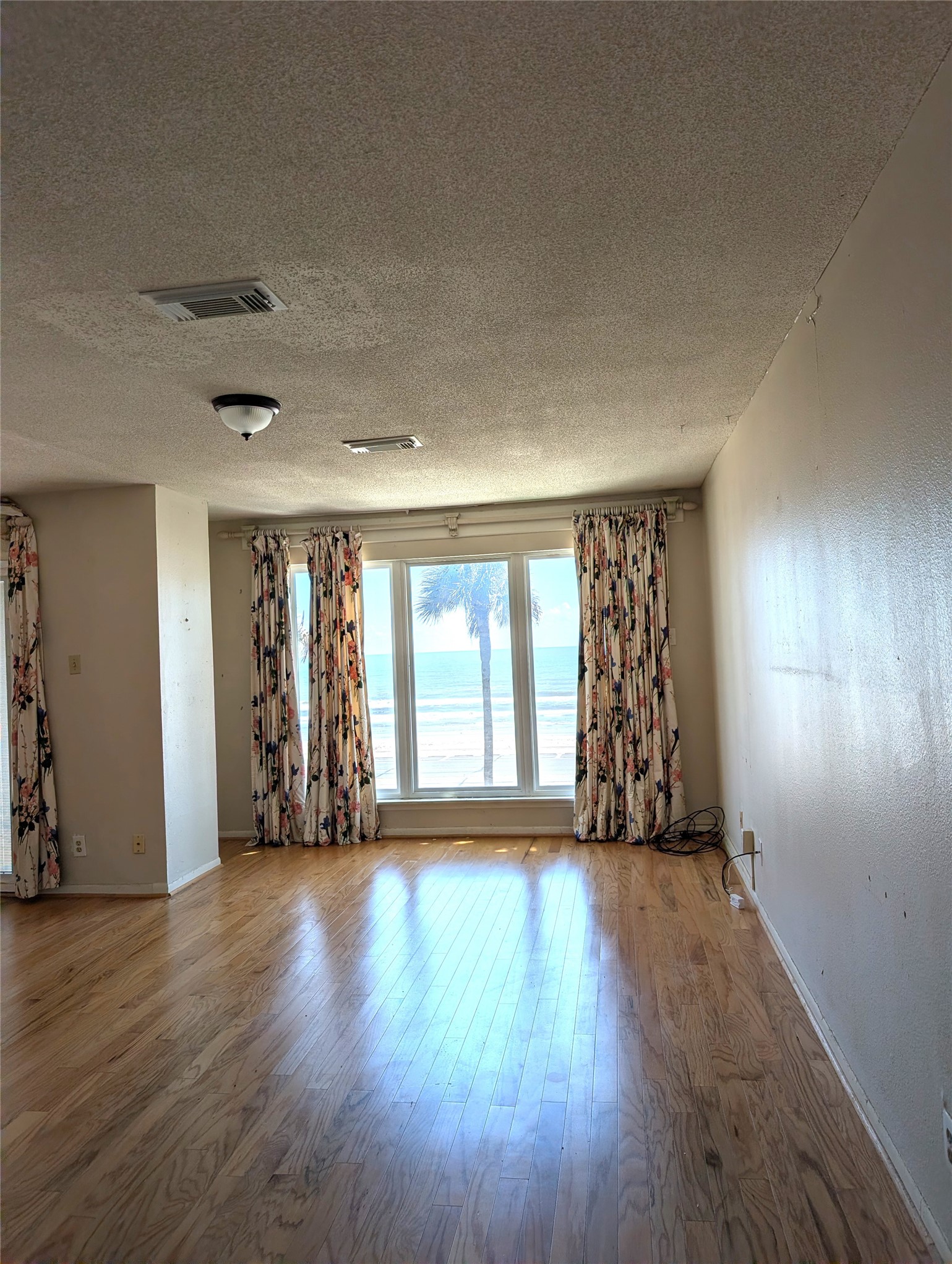 8402 Seawall Boulevard 4 Property Photo 10