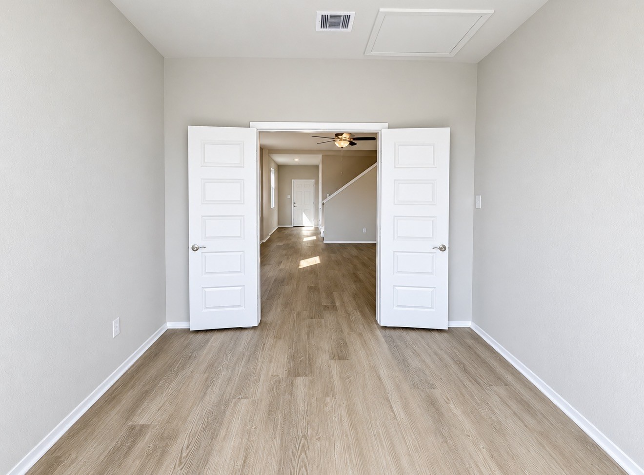 400 Hickory Hills Drive Property Photo 4