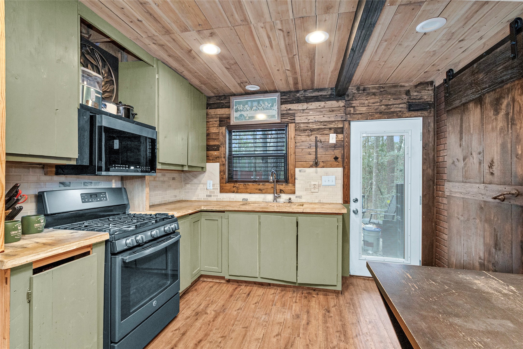 7261 Forest Hills Drive Property Photo 11
