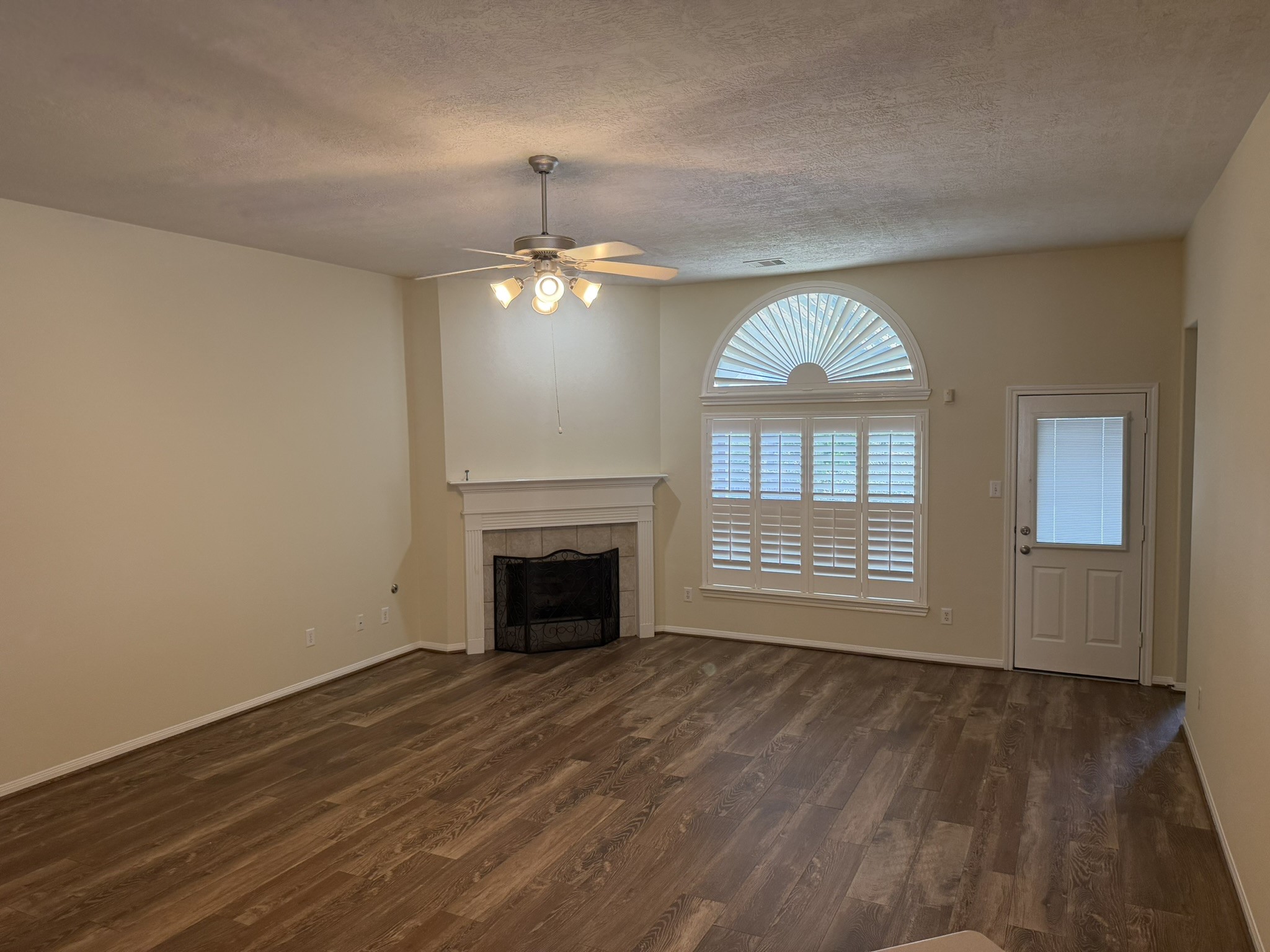 21406 Avalon Queen Drive Property Photo 3