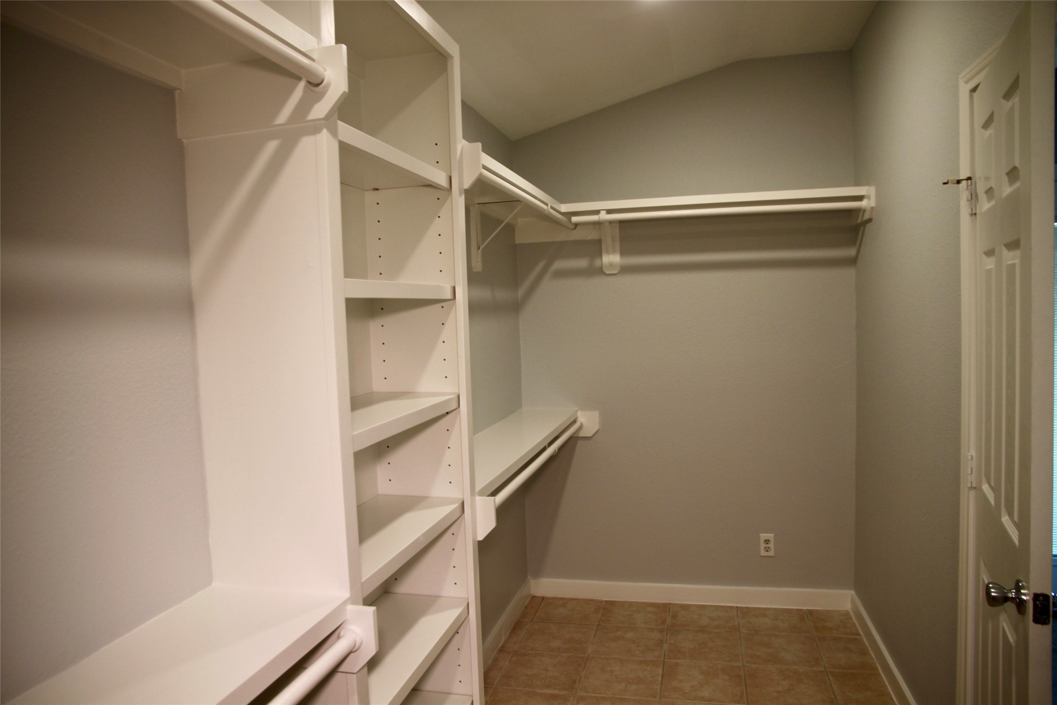 529 E Shore Drive Property Photo 18