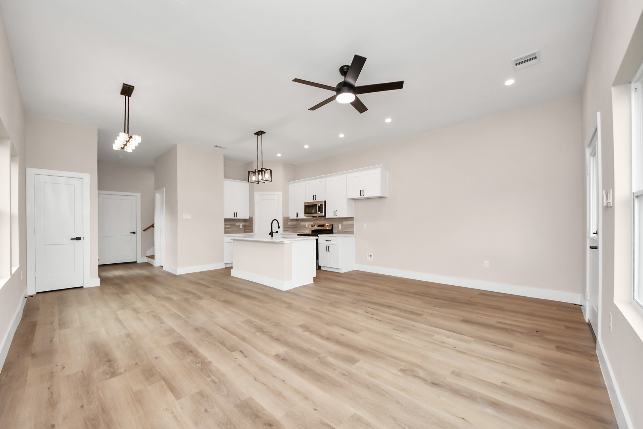 7542 Charlie Street Property Photo 6