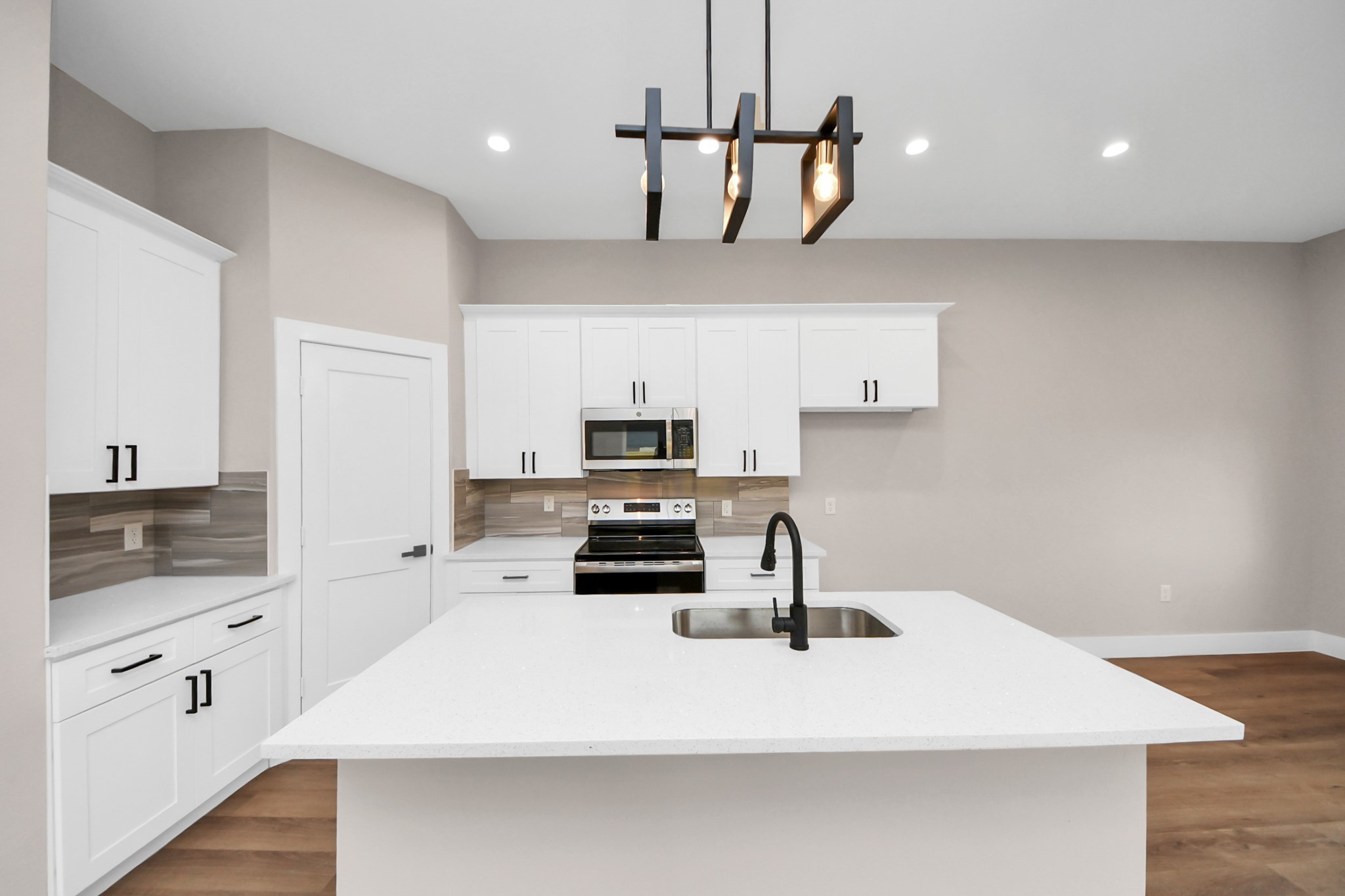 7542 Charlie Street Property Photo 7