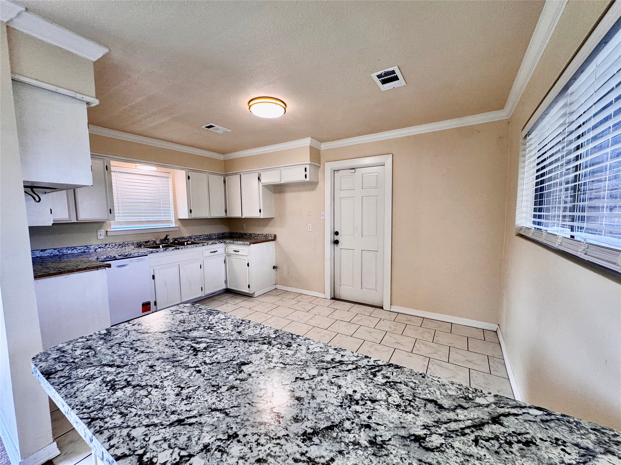 2565 W Virginia Street Property Photo 7
