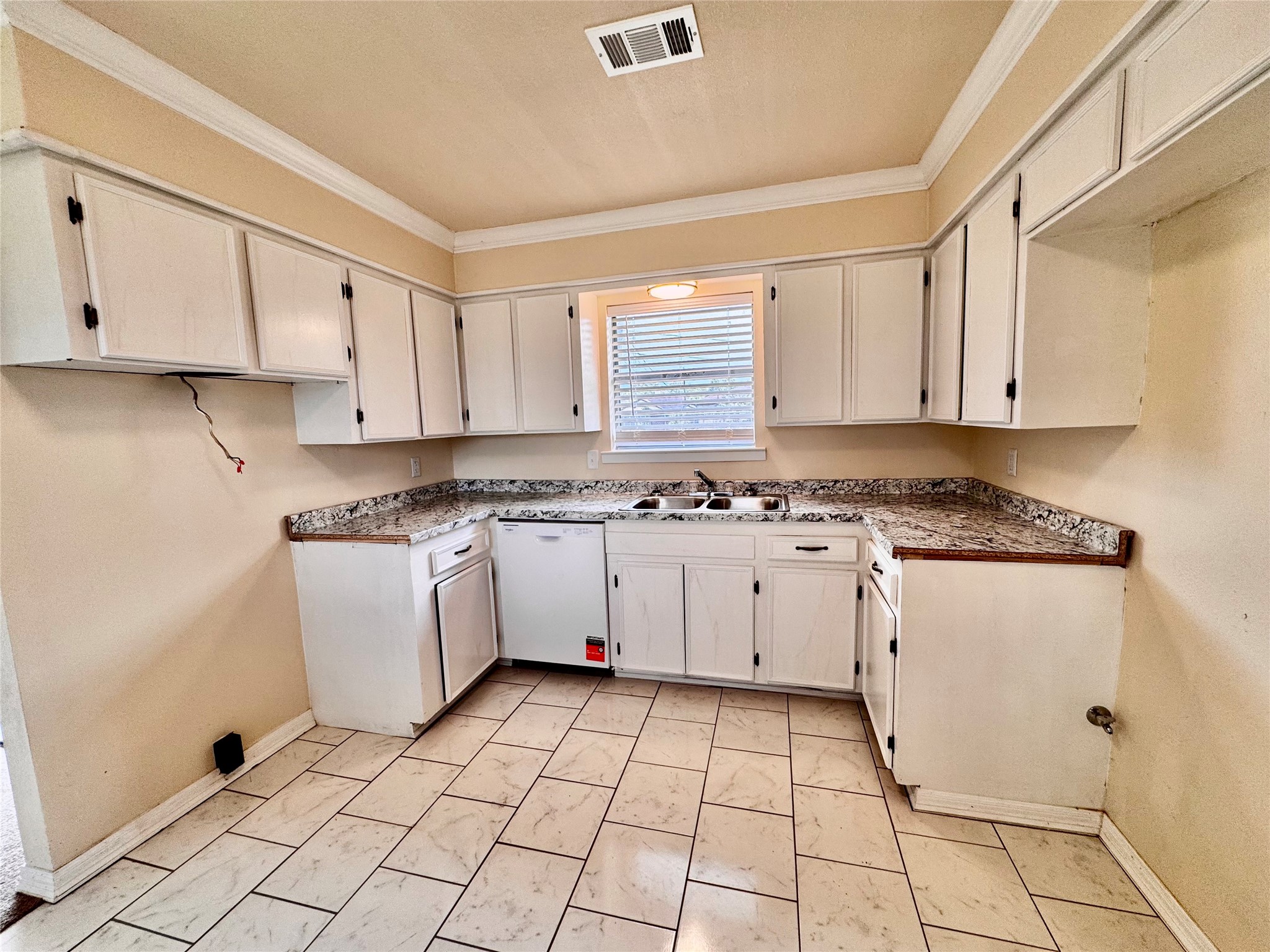 2565 W Virginia Street Property Photo 8