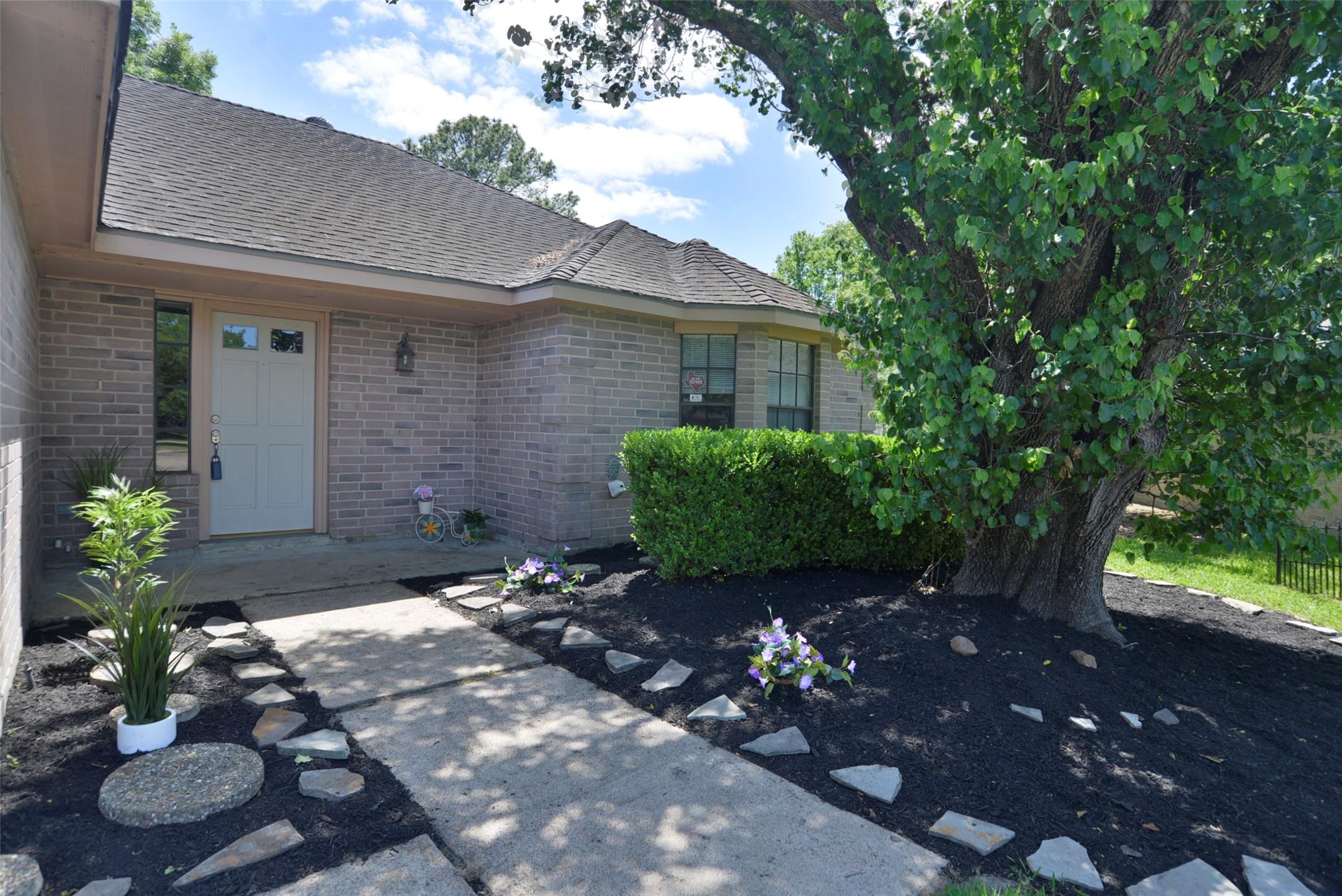 810 Birchview Court Property Photo 2
