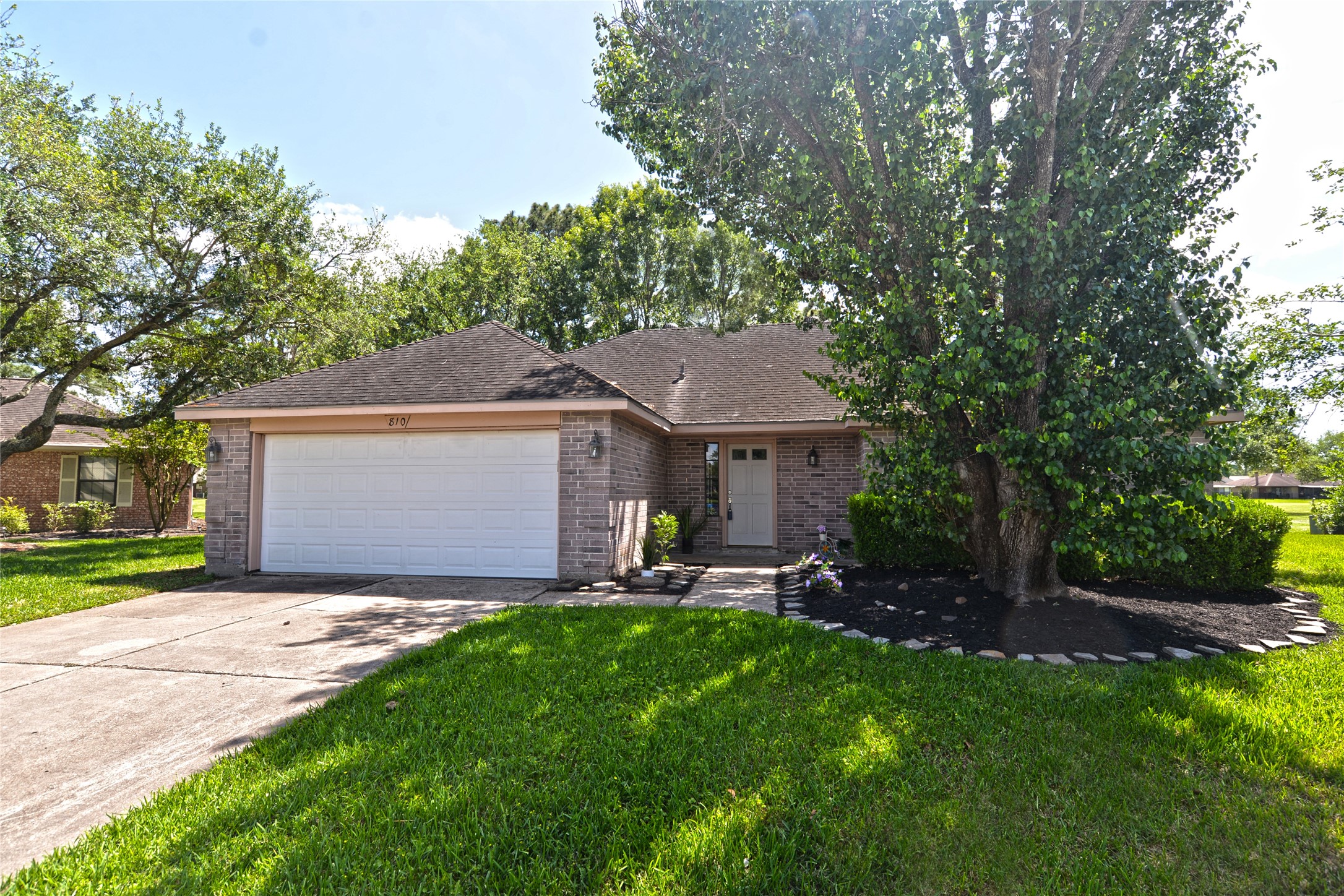 810 Birchview Court Property Photo 5