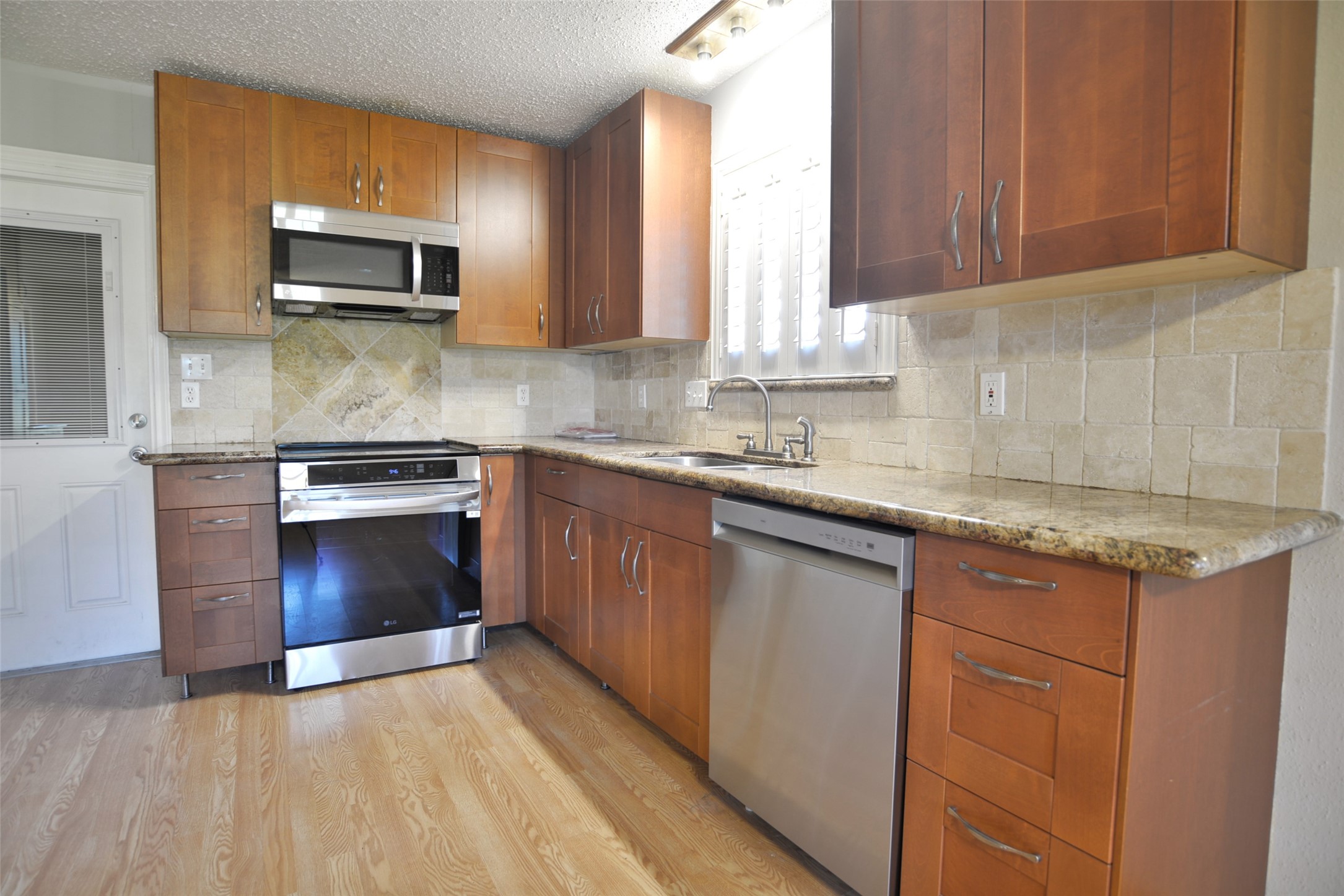 810 Birchview Court Property Photo 13