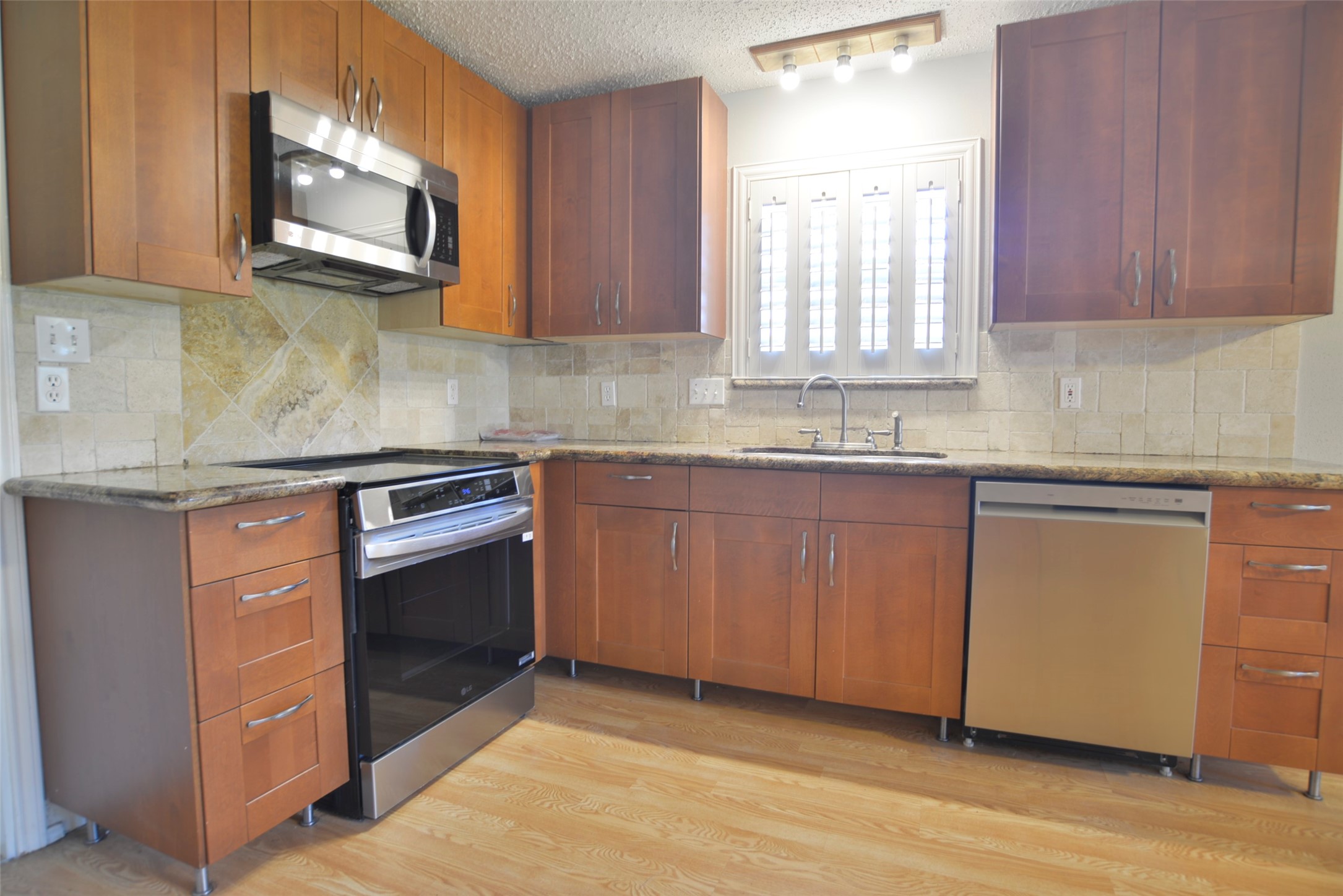 810 Birchview Court Property Photo 15