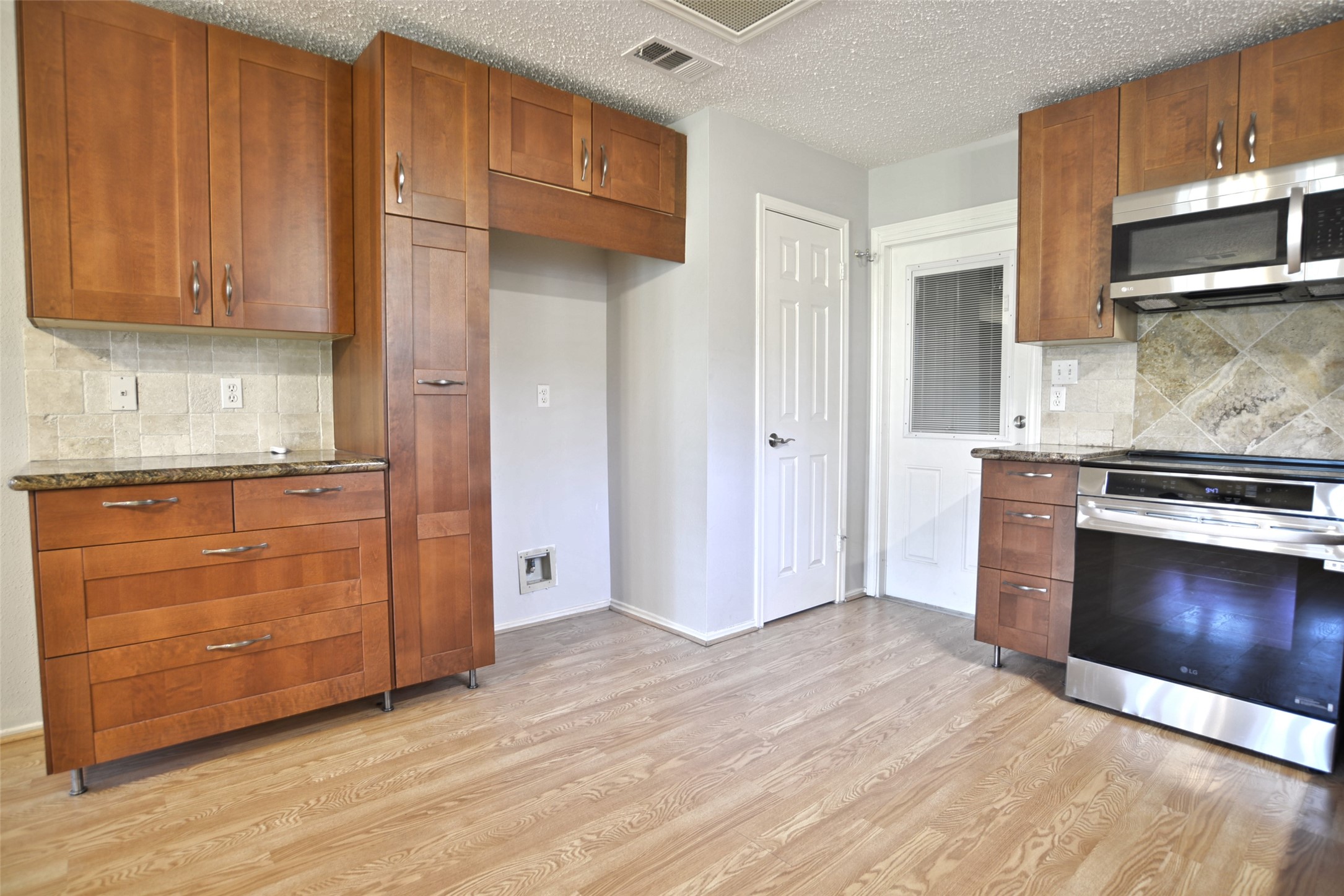 810 Birchview Court Property Photo 16
