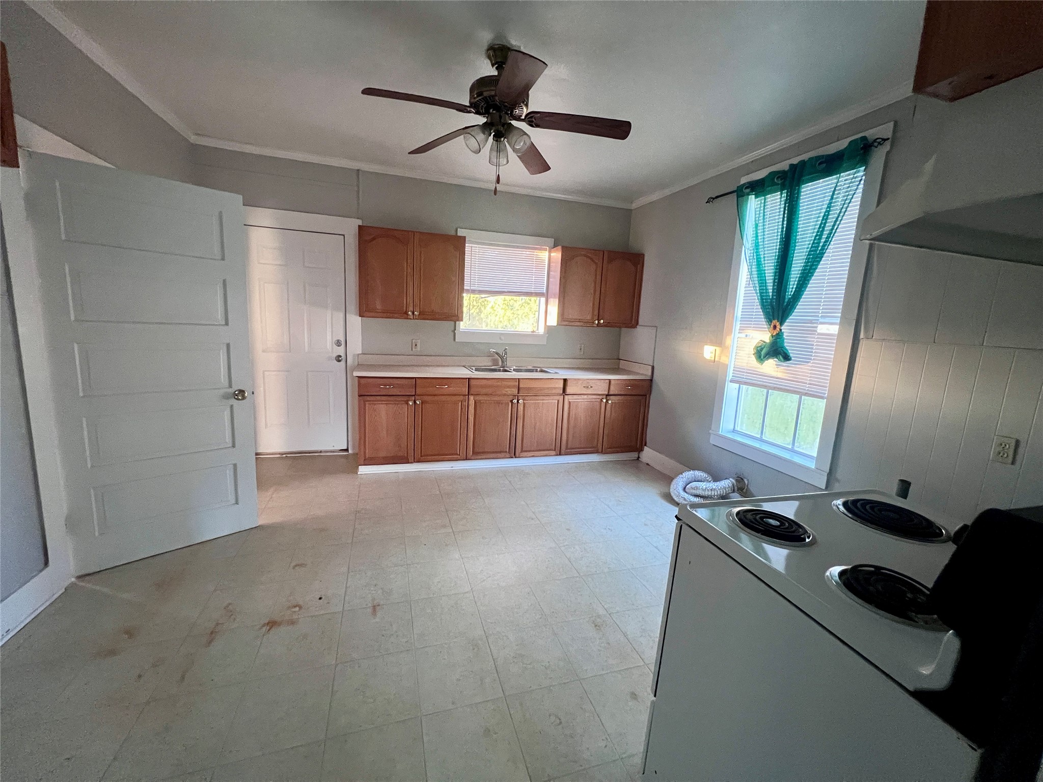 621 Harrison Property Photo 8