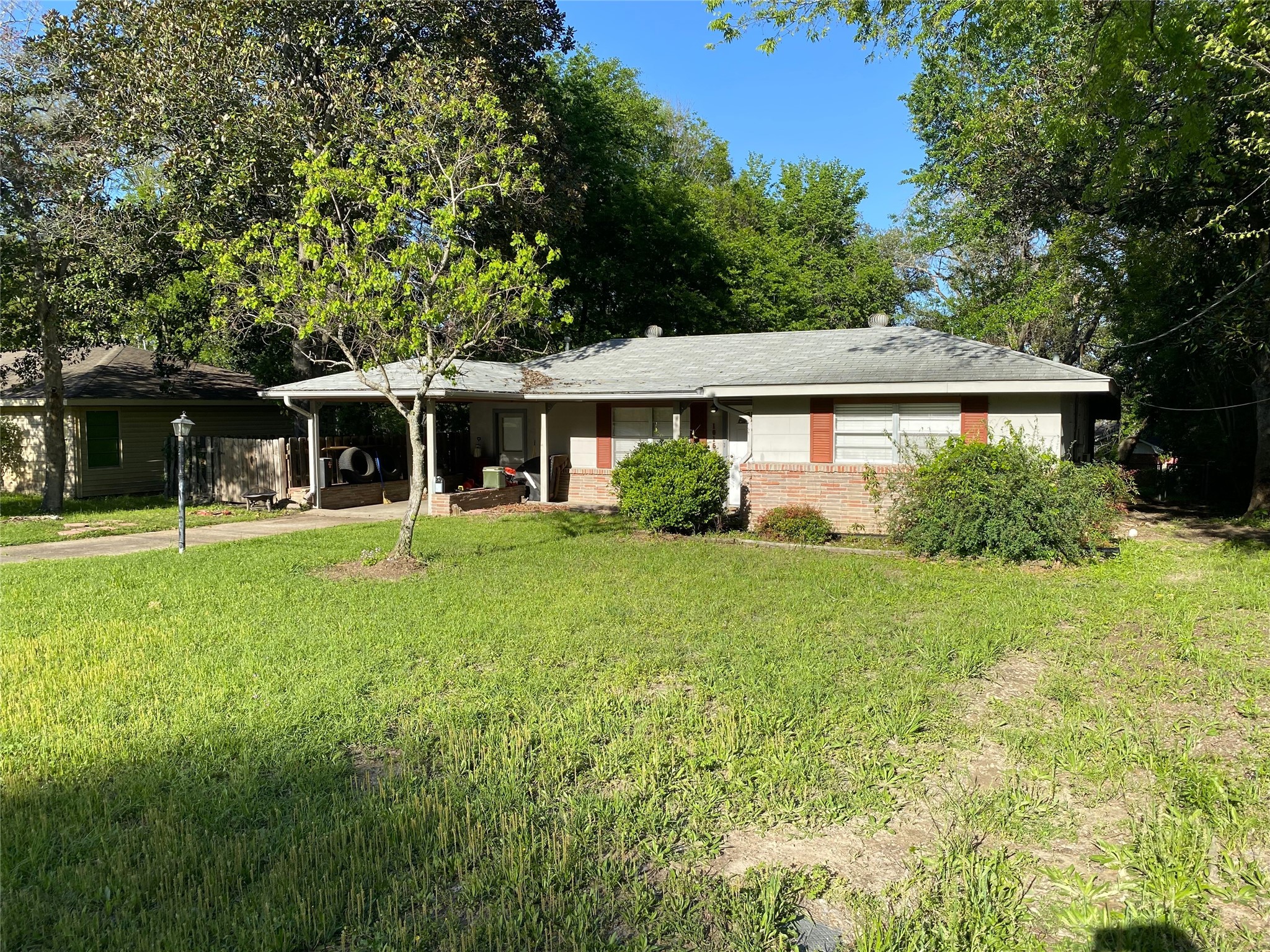 1015 Oak Drive Property Photo 1