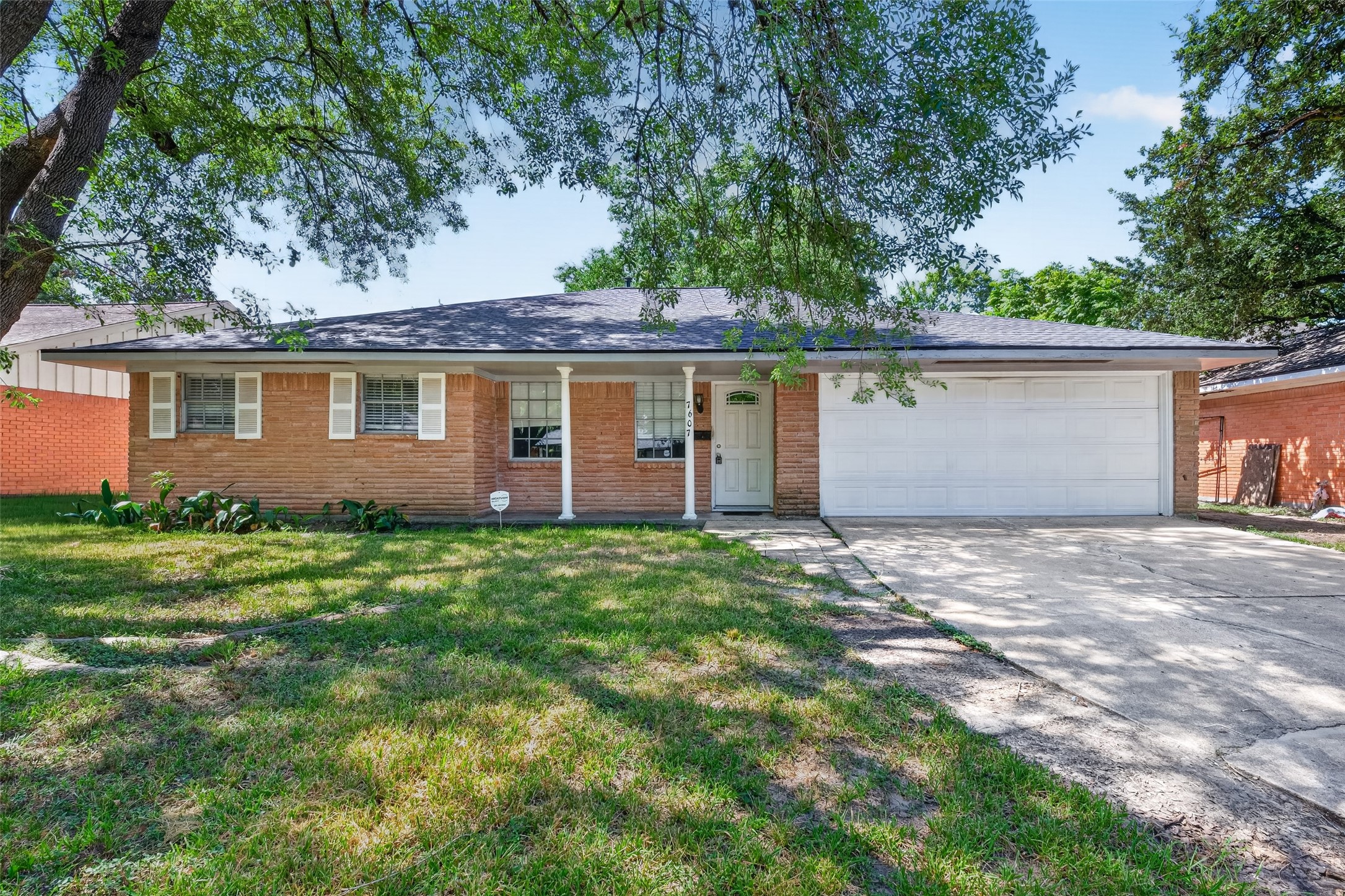 7607 Tanager Street Property Photo 1