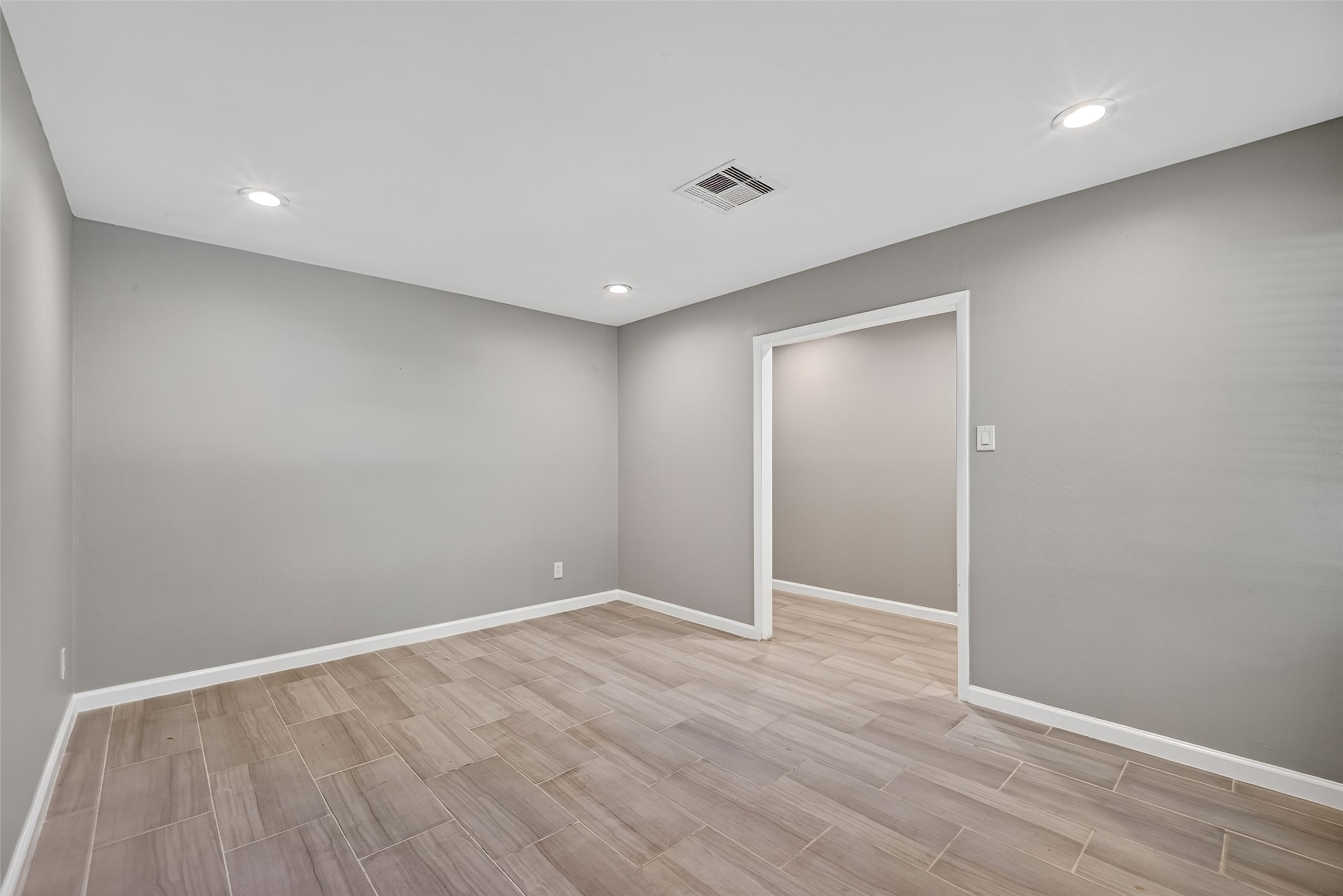 7607 Tanager Street Property Photo 4