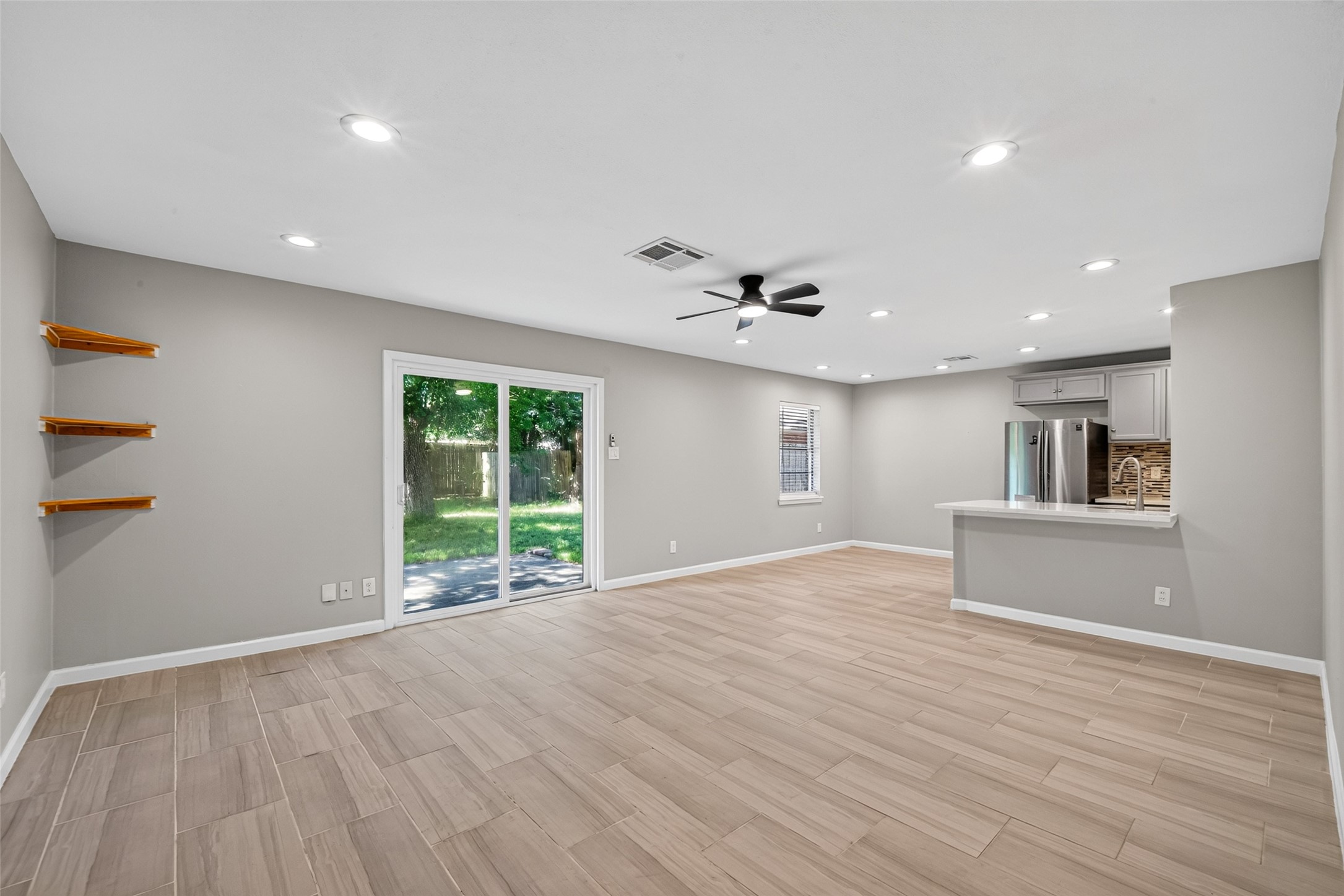7607 Tanager Street Property Photo 6