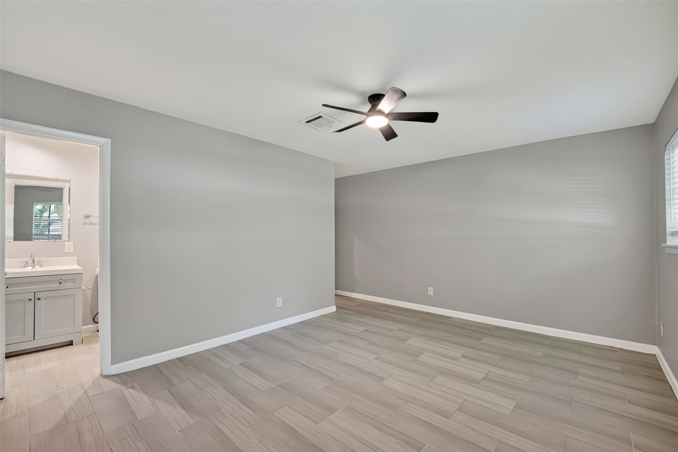 7607 Tanager Street Property Photo 16