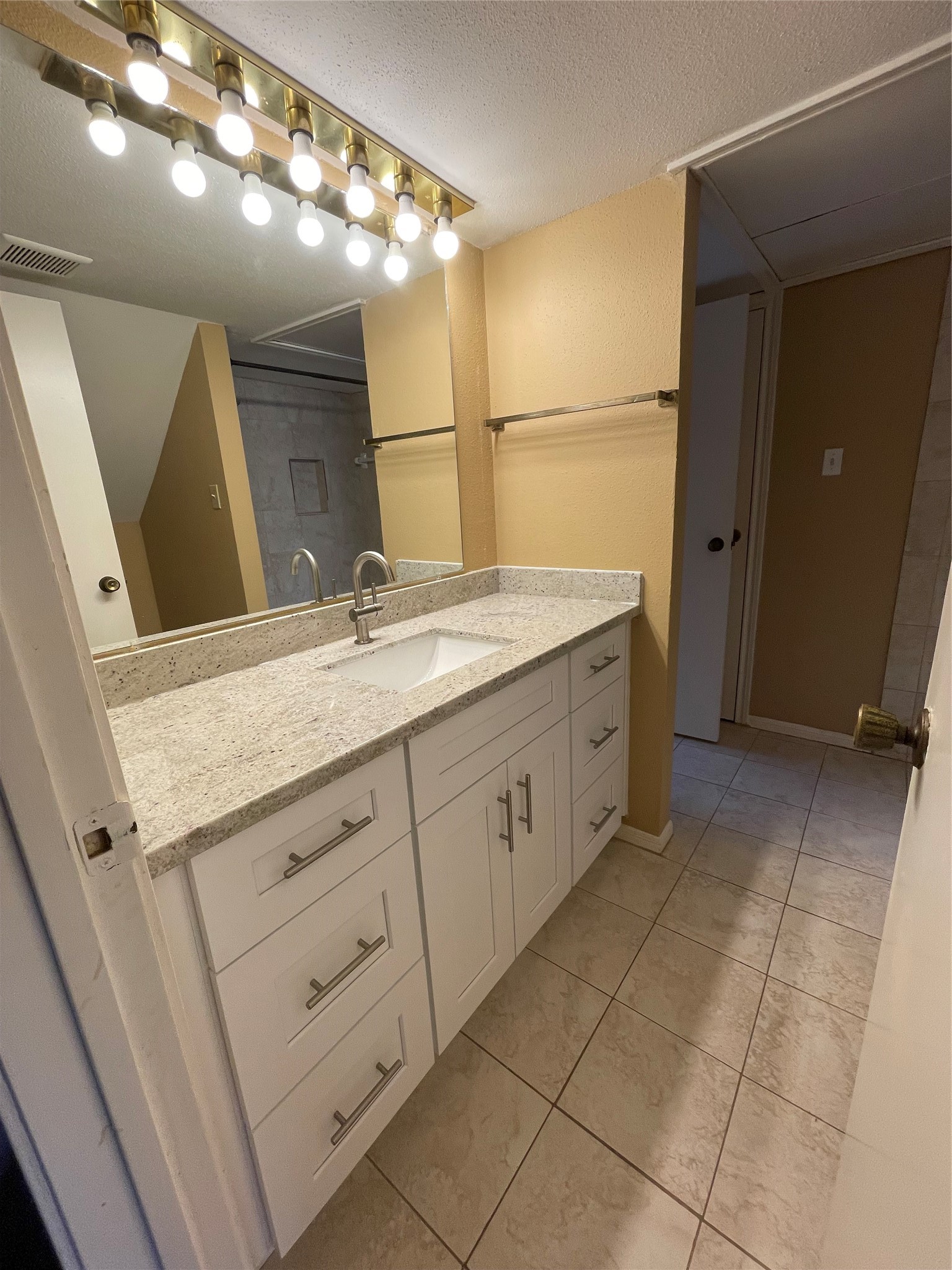 3100 Walnut Bend Lane 208 Property Photo 10
