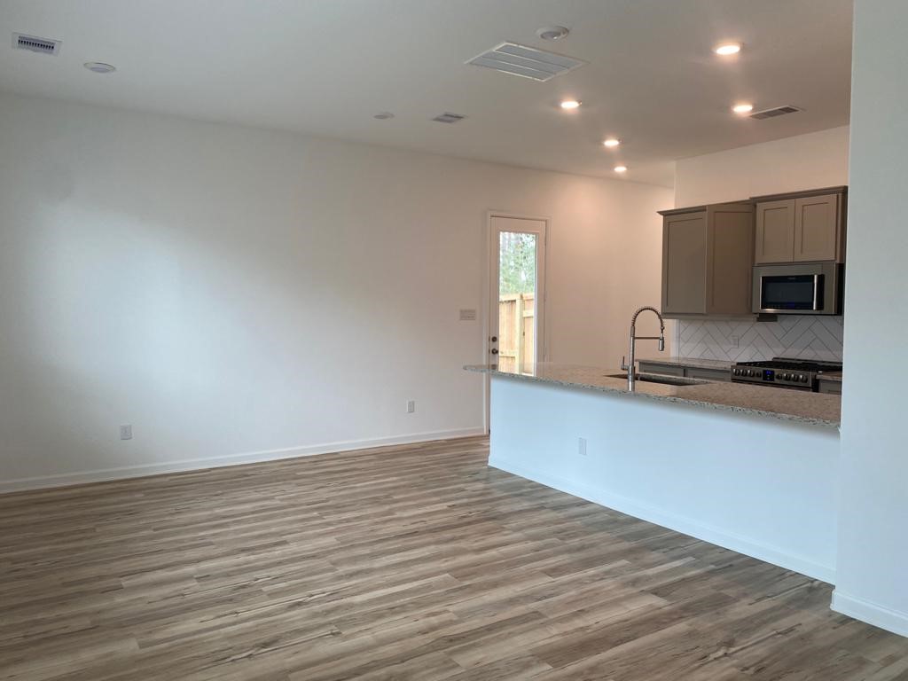 504 Bristol Tide Court Property Photo 9